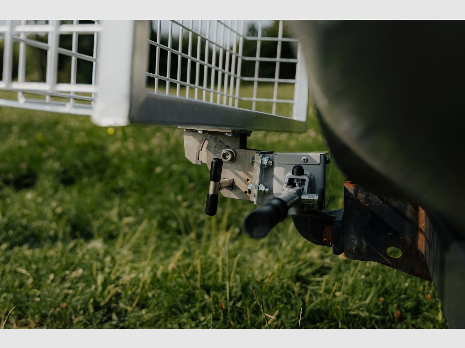HECK-PACK opklapbare Absenkvorrichtung RVS ​​​​​​​– 2-in-1 kantel- en opklapmechanisme voor wilddragers, afbeelding 4 van 8