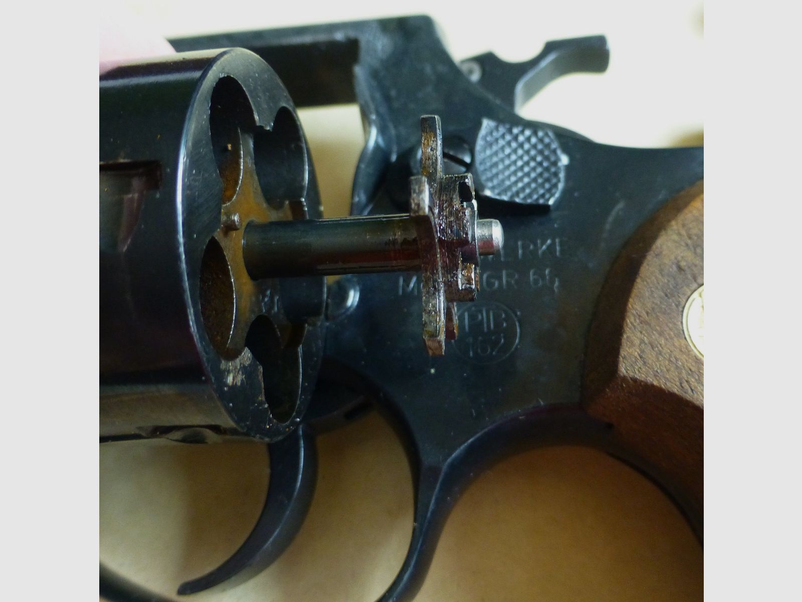 ERMA EGR 66 inkl. Abschußbecher und Erma Anstecknadel, Kaliber 9mm Gas- und Platzpatronen