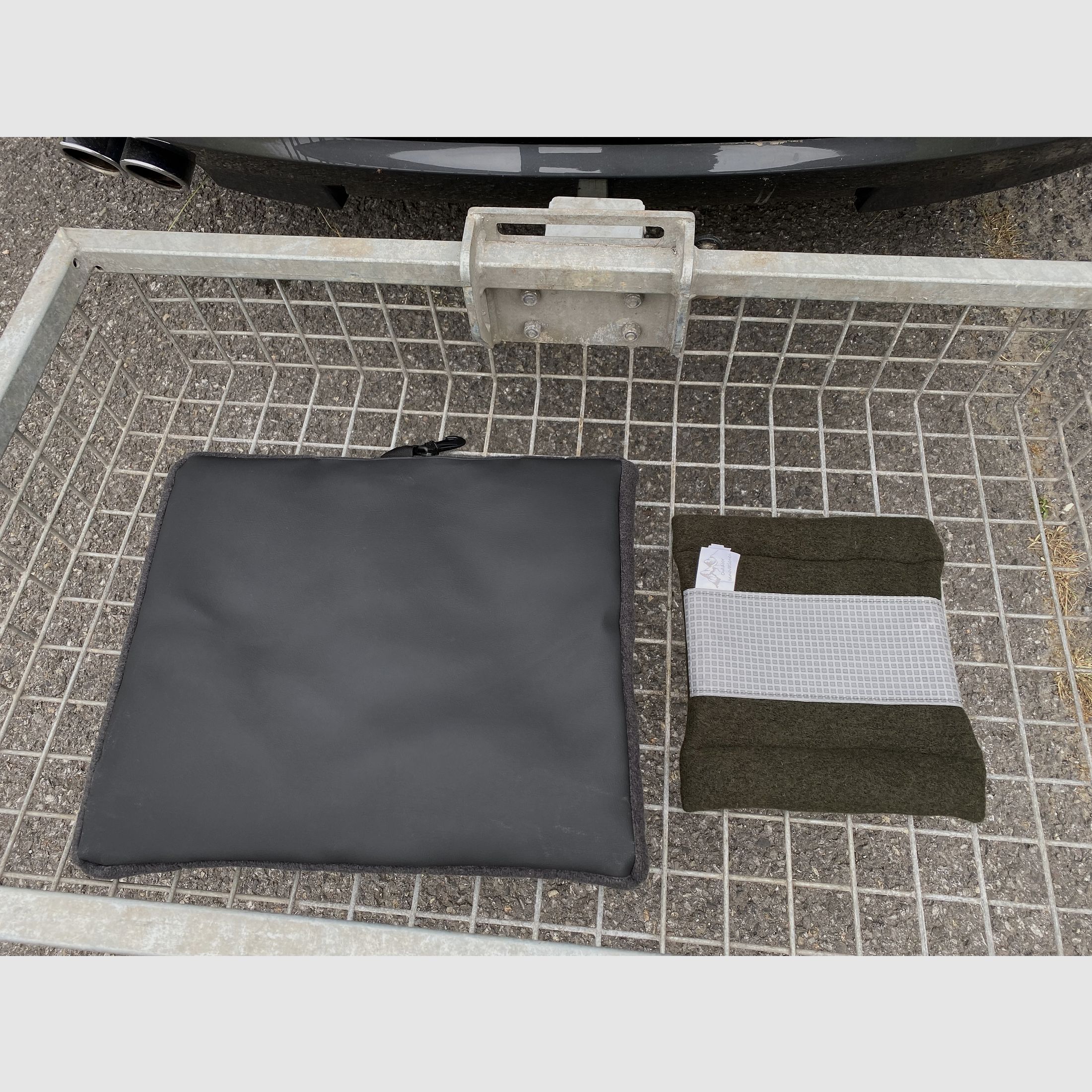 Conjunto compuesto por soporte de armas 80904 + cojín de asiento 80903