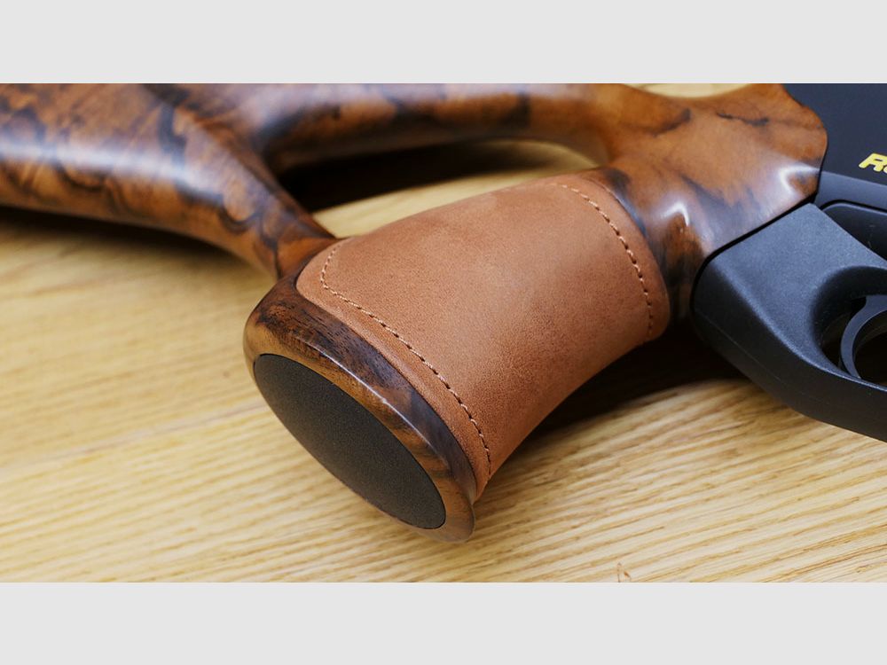 Blaser R8 Success kolf / houtklasse 7 / Chesterfield leer / BREATHEND MOOI