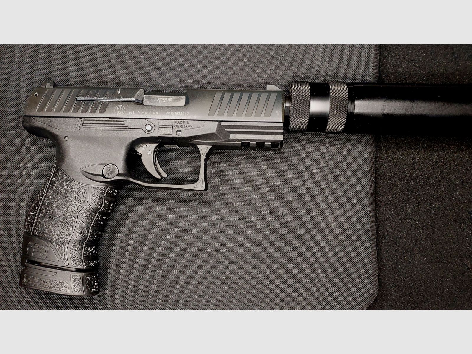 Walther PPQ M2 Navy Kit Pistolet alarmowy 9mm P.A.K. czarny (PTB 958) - z tłumikiem jak nowy!