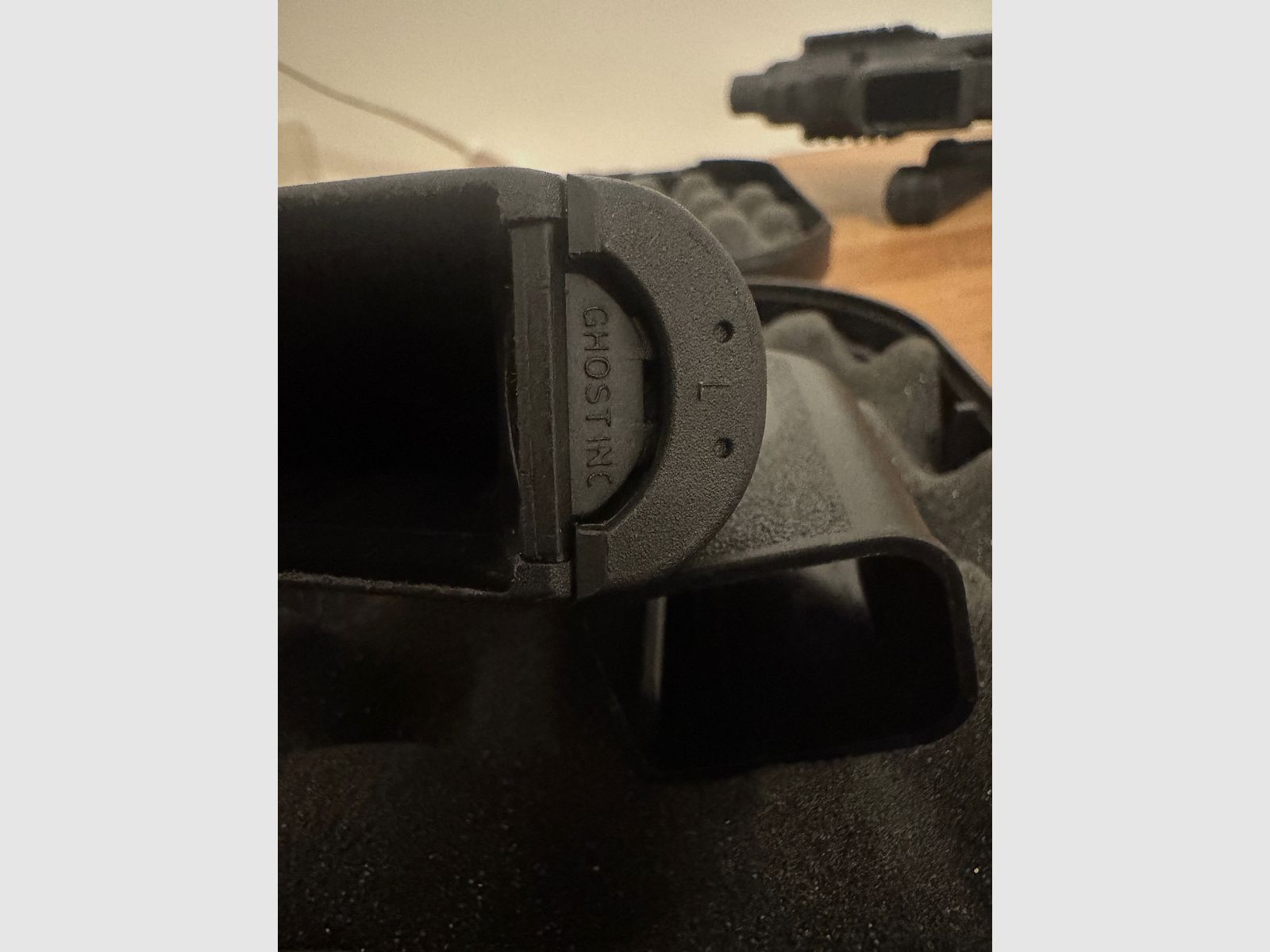Glock 17 Gen 4 9mm inkl. Micro Roni Schaft, Rotpunkt und 4 Magazine