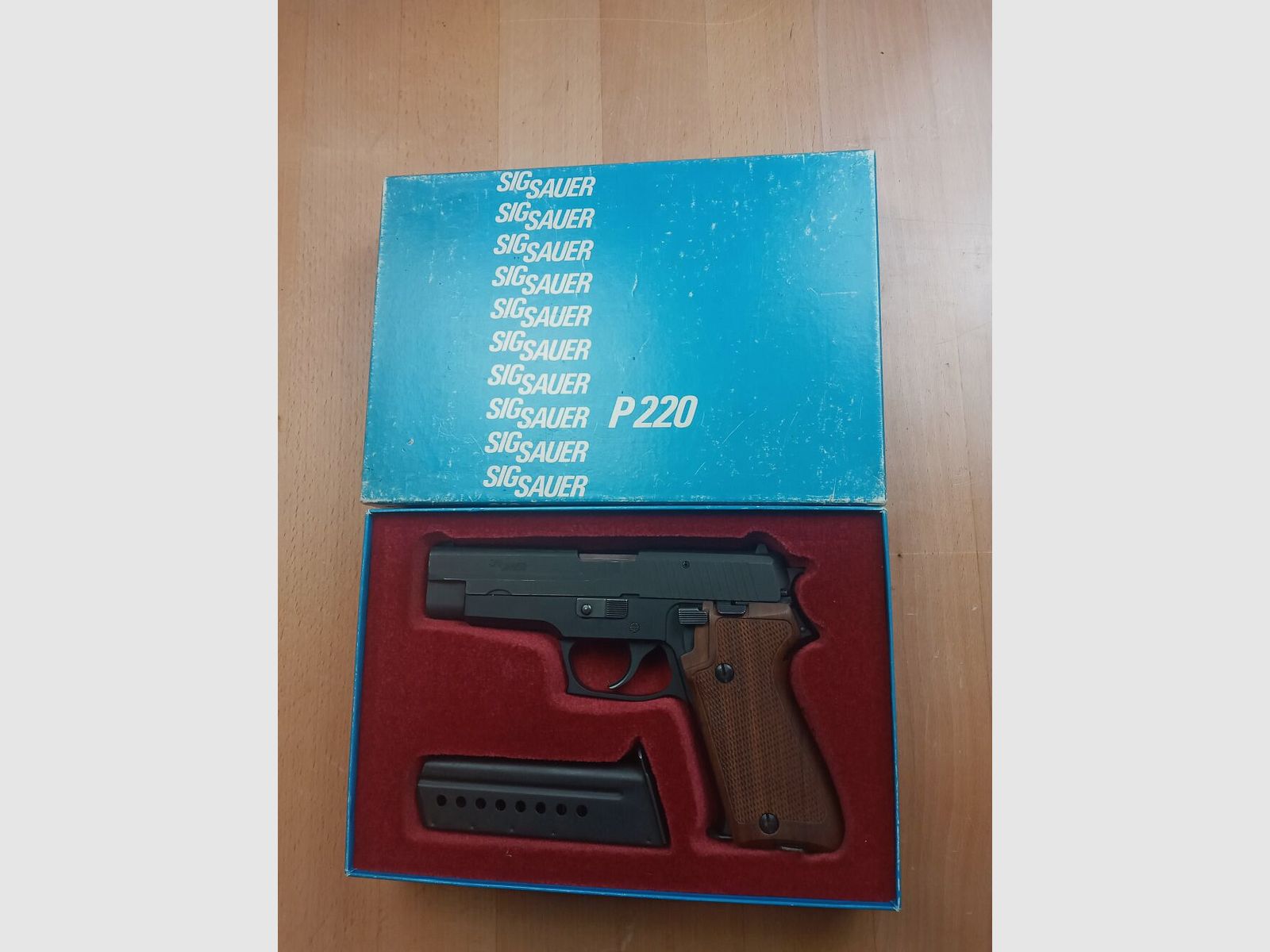 Sig Sauer P 220