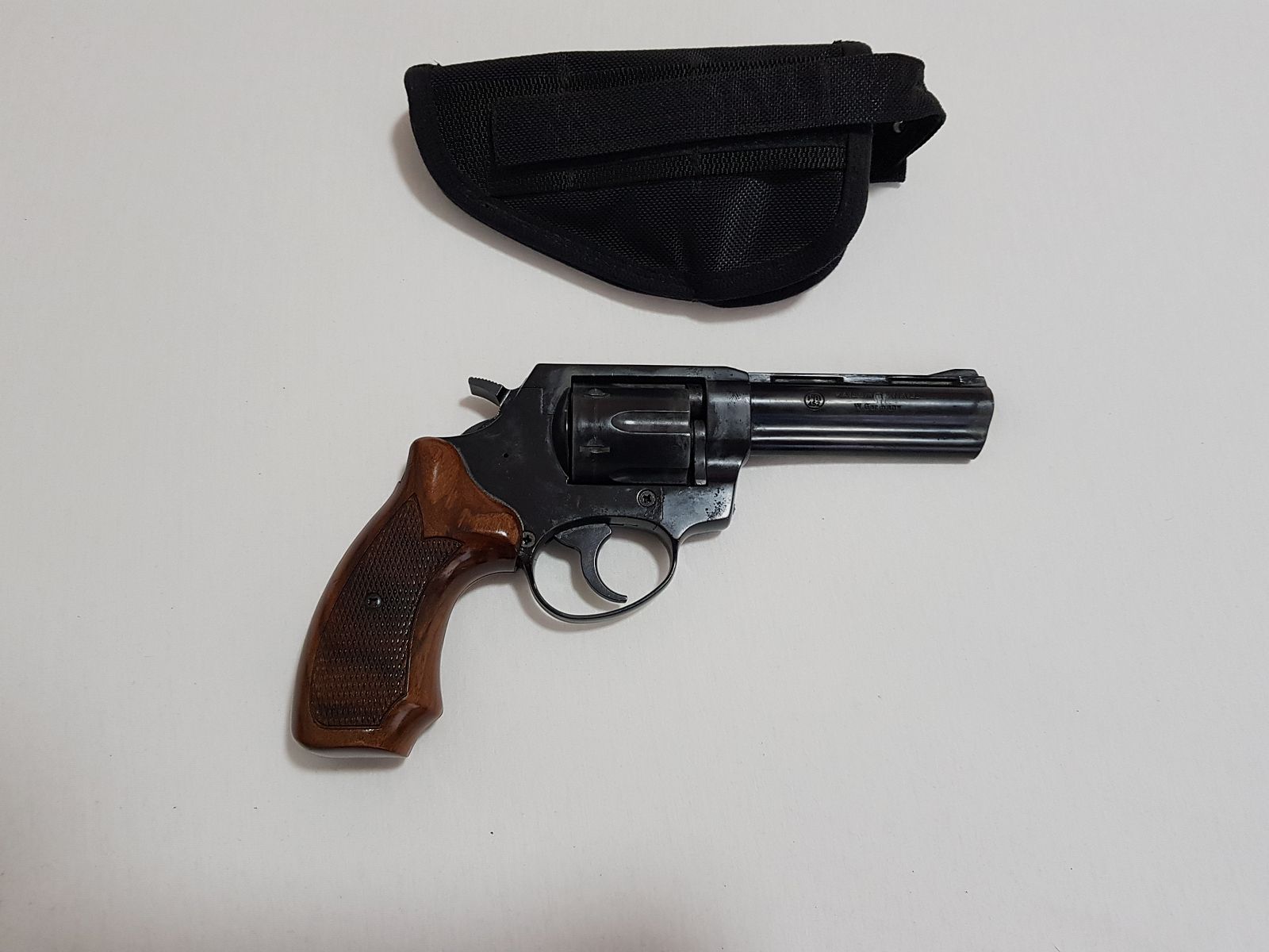Röhm RG 99 brüniert mit Holzgriffschalen .380 R / 9mm Knall Schreckschuss Pistole 6 Schuss Trommel Kontakt: yardsalez@proton.me
