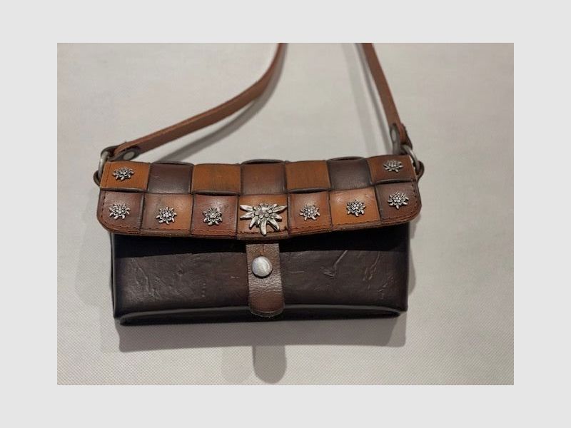 Geflochtene Ledertasche mit Edelweiss Applikaten in Braun, Bild 2 von 2