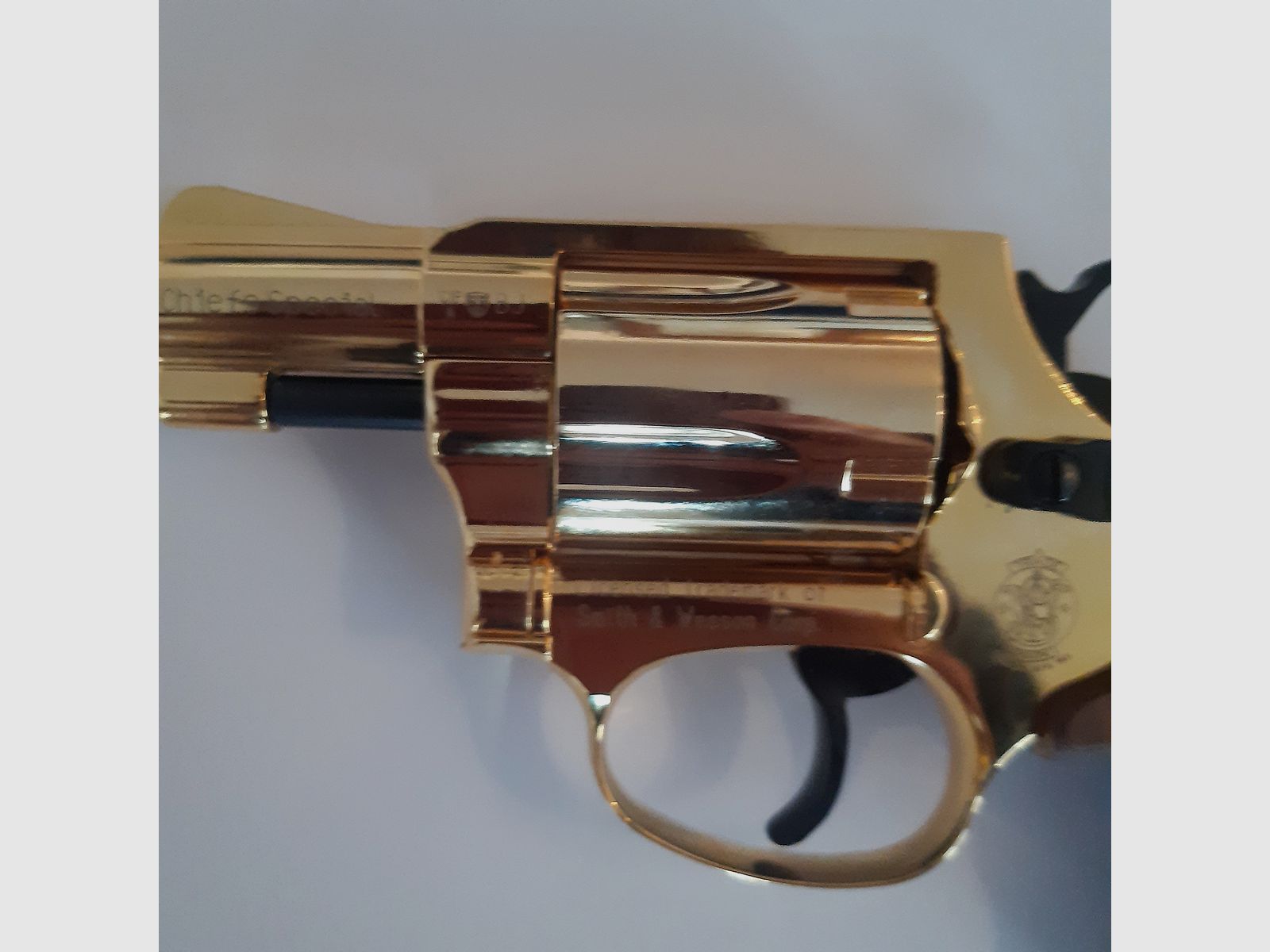 Verkaufe Schreckschussrevolver Smith & Wesson Chiefs-Spezial "Gold Ausführung"