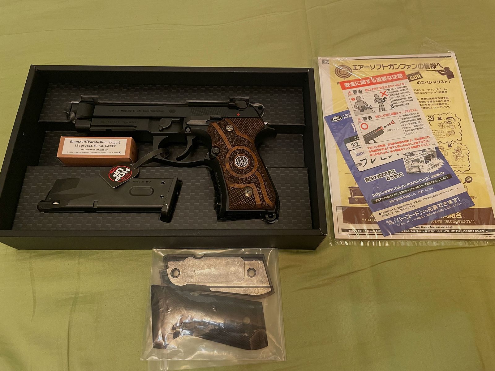 Tokyo Marui Beretta M9A1 Airsoft / Softair mit Echtholzgriffen (Neuwertig)