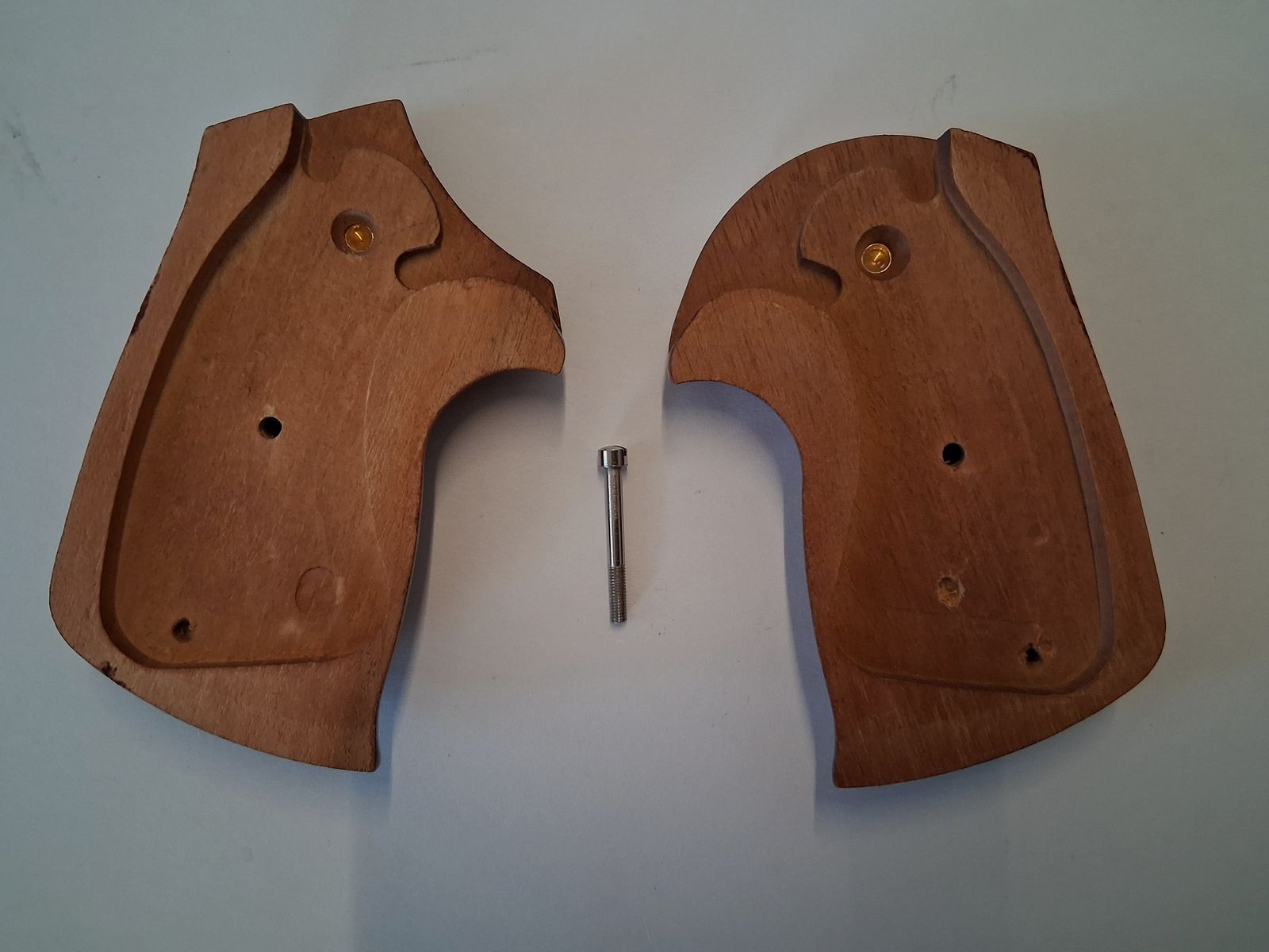Falcon wooden grip panels for blank-firing revolvers (Colt Detective Special ?!)