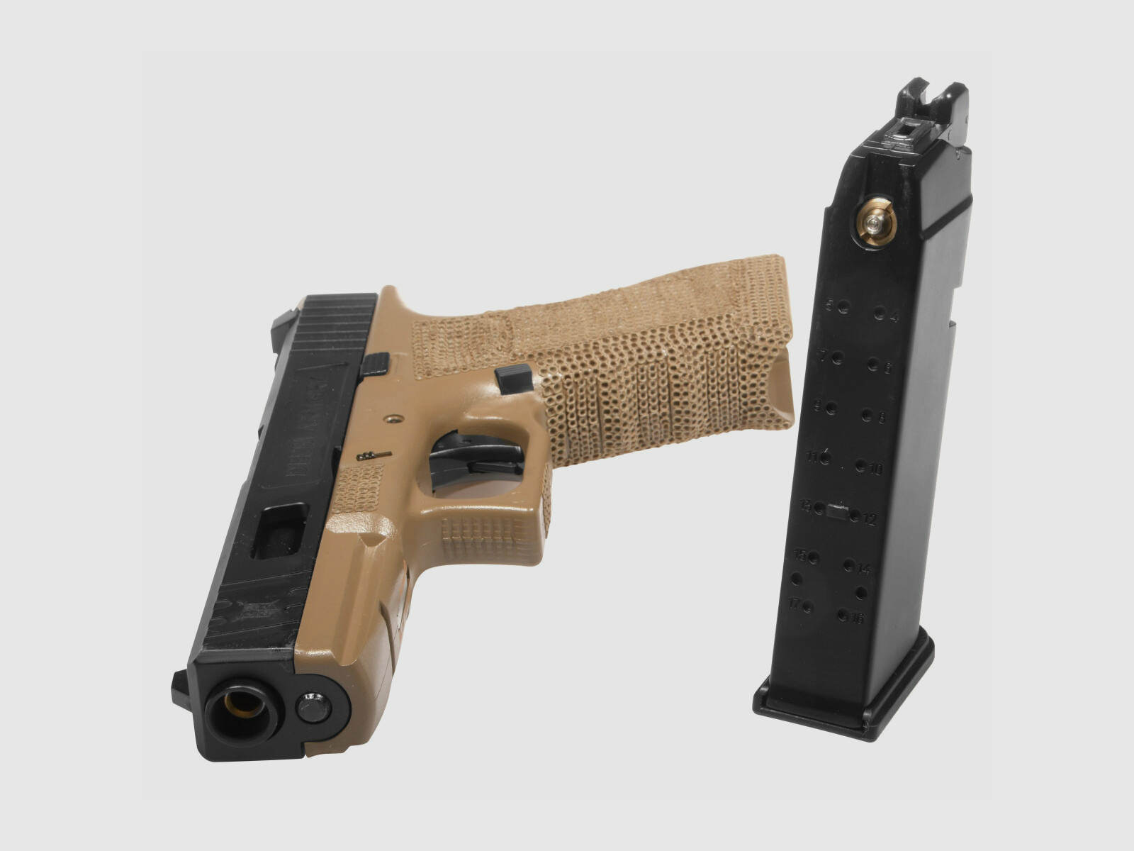 P02 GBB Airsoft Pistole in Tan | Delta Armory