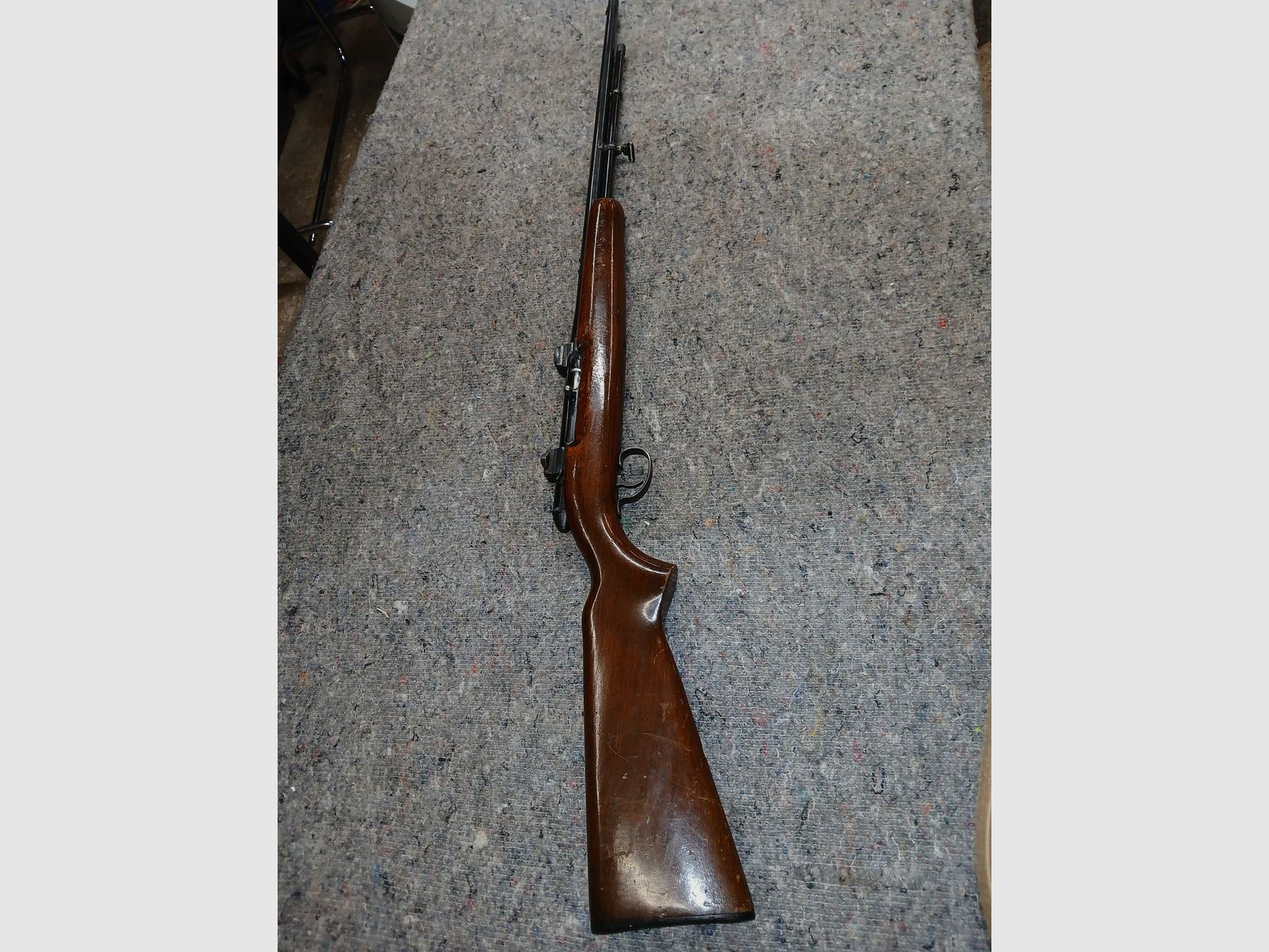 Klein kalibergeweer Remington 550-1 halfautomaat kal .22 long Rifle zelfladend