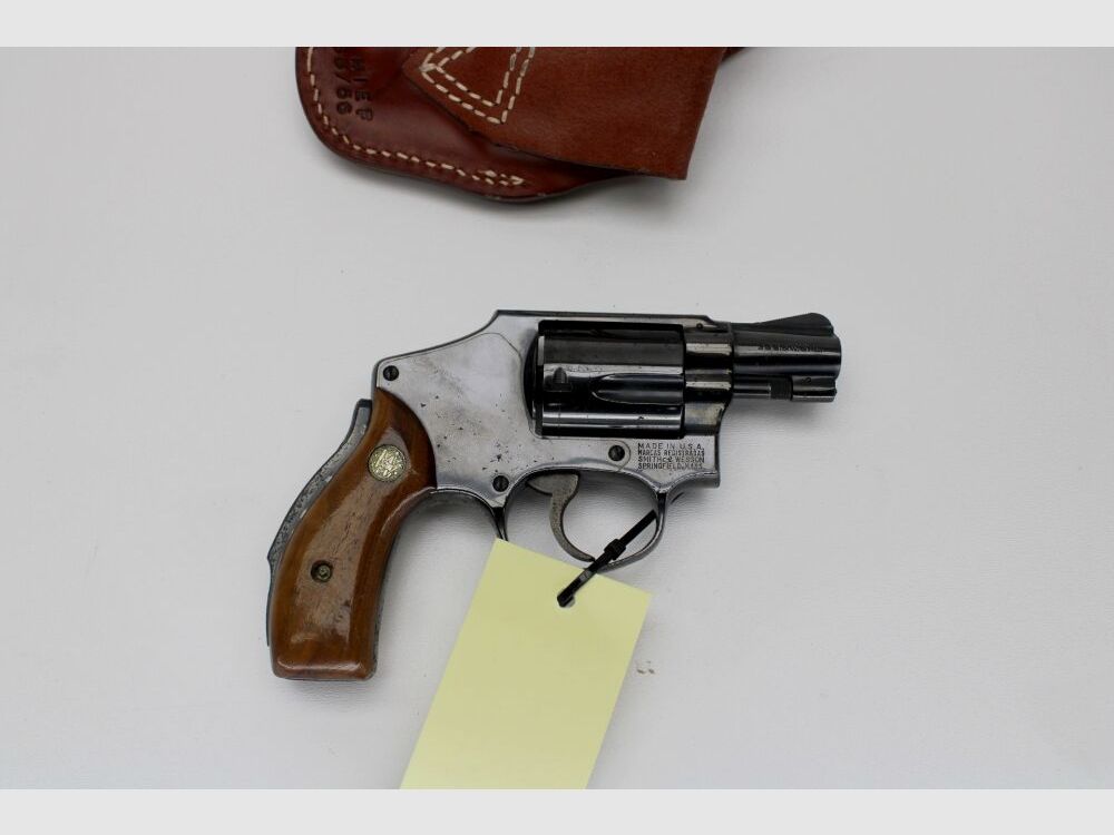Rewolwer Smith & Wesson Mod 40 z ukrytym kurkiem, zabezpieczenie na dłoń .38Special