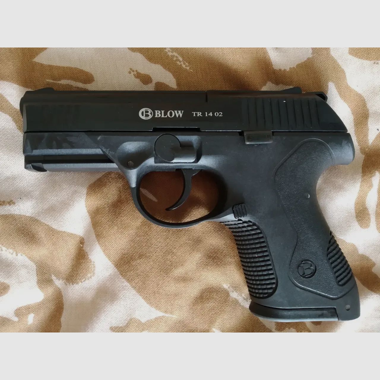 BLOW TR14 02 Black 9mm P.A.K. Schreckschusspistole im modernen Dienstpistolen-Stil