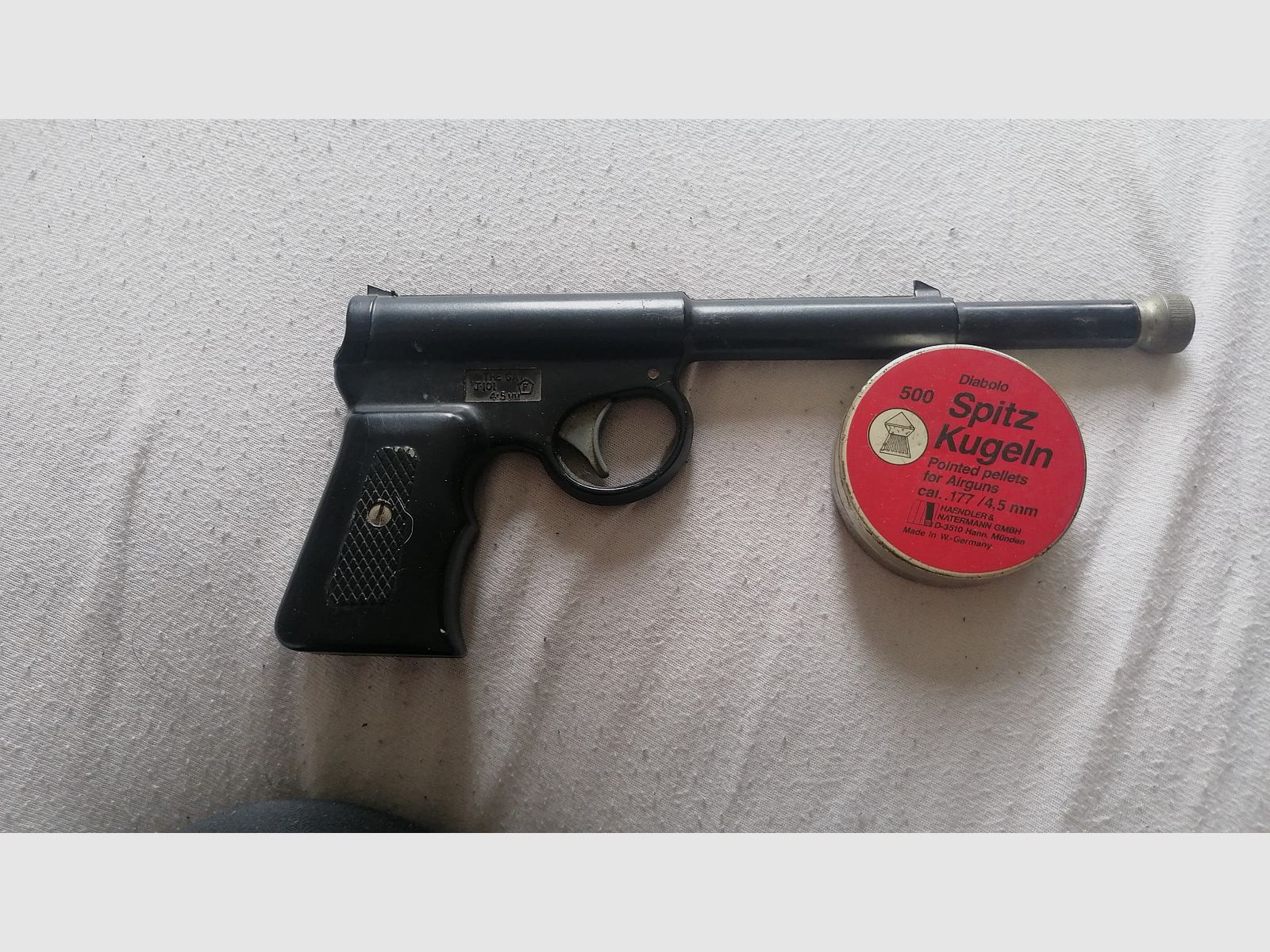 TJ Harrington “The Gat Red Box” .177 Pop-Out-Pistole.