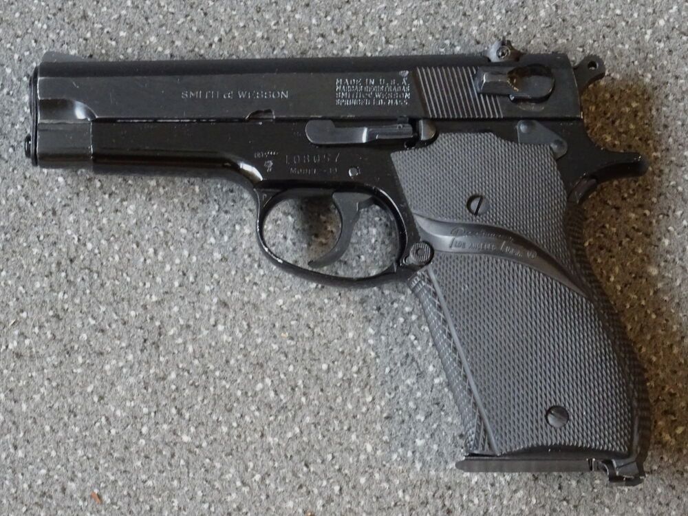 S&W SMITH & WESSON MODEL 39