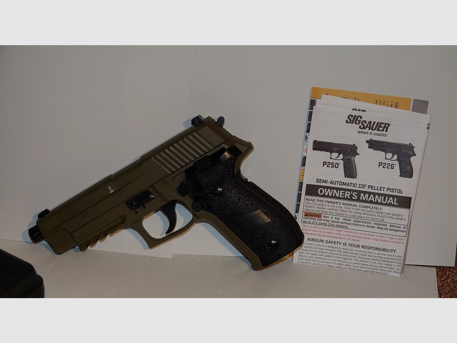  SigSauer P226 CO2 Pistool BlowBack in zeldzaam TAN BEIGE / DARK Earth als nieuw