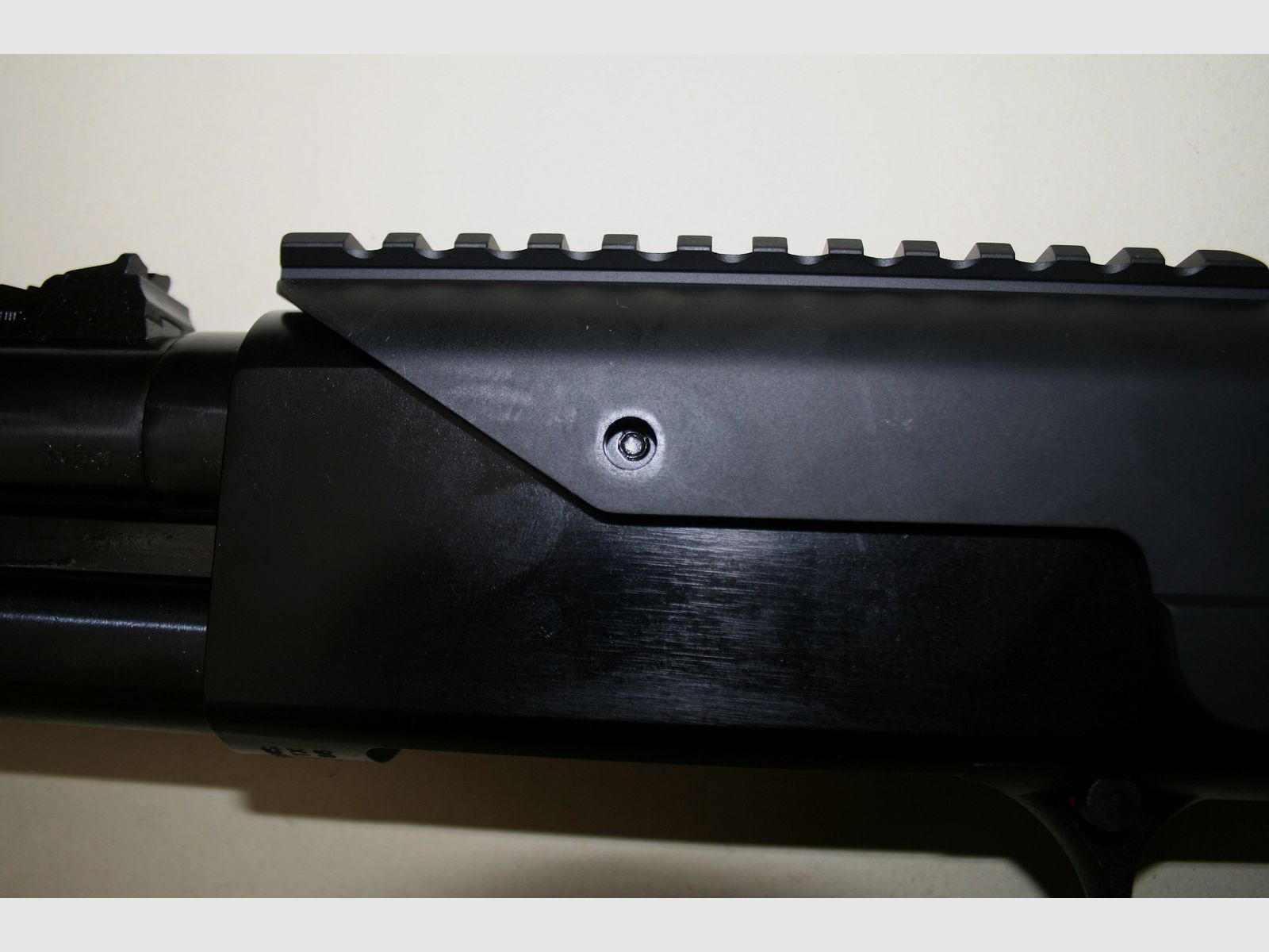 Montaggio UTG Rail Superiore – Porta Cartucce per Mossberg 500-590-Maverick 88, immagine 6 di 7