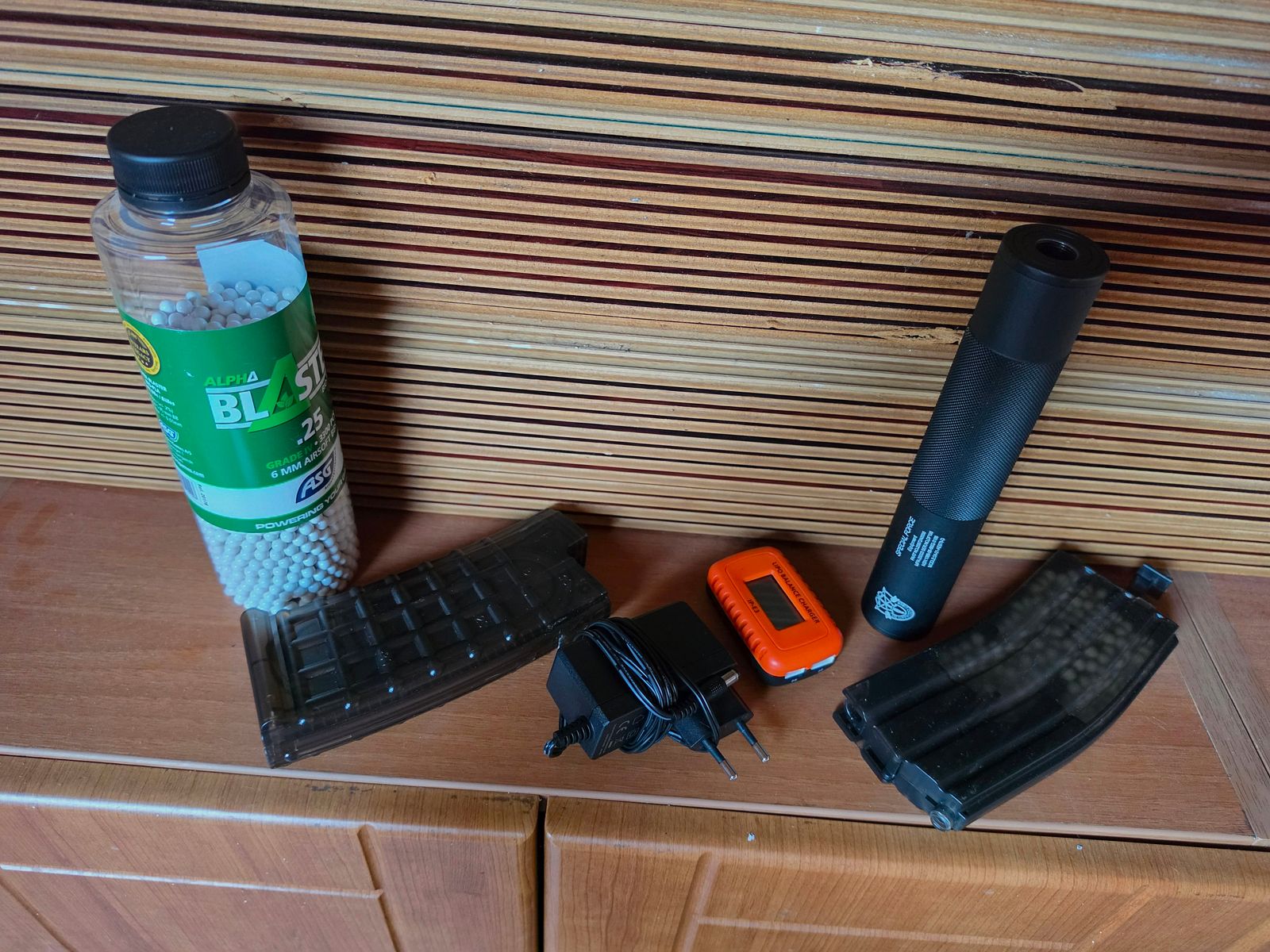 Novritsch SSR77 A1 - Ensemble complet (y compris chargeur, Speedloader, BBS 6mm 0,25g, silencieux, chargeur)