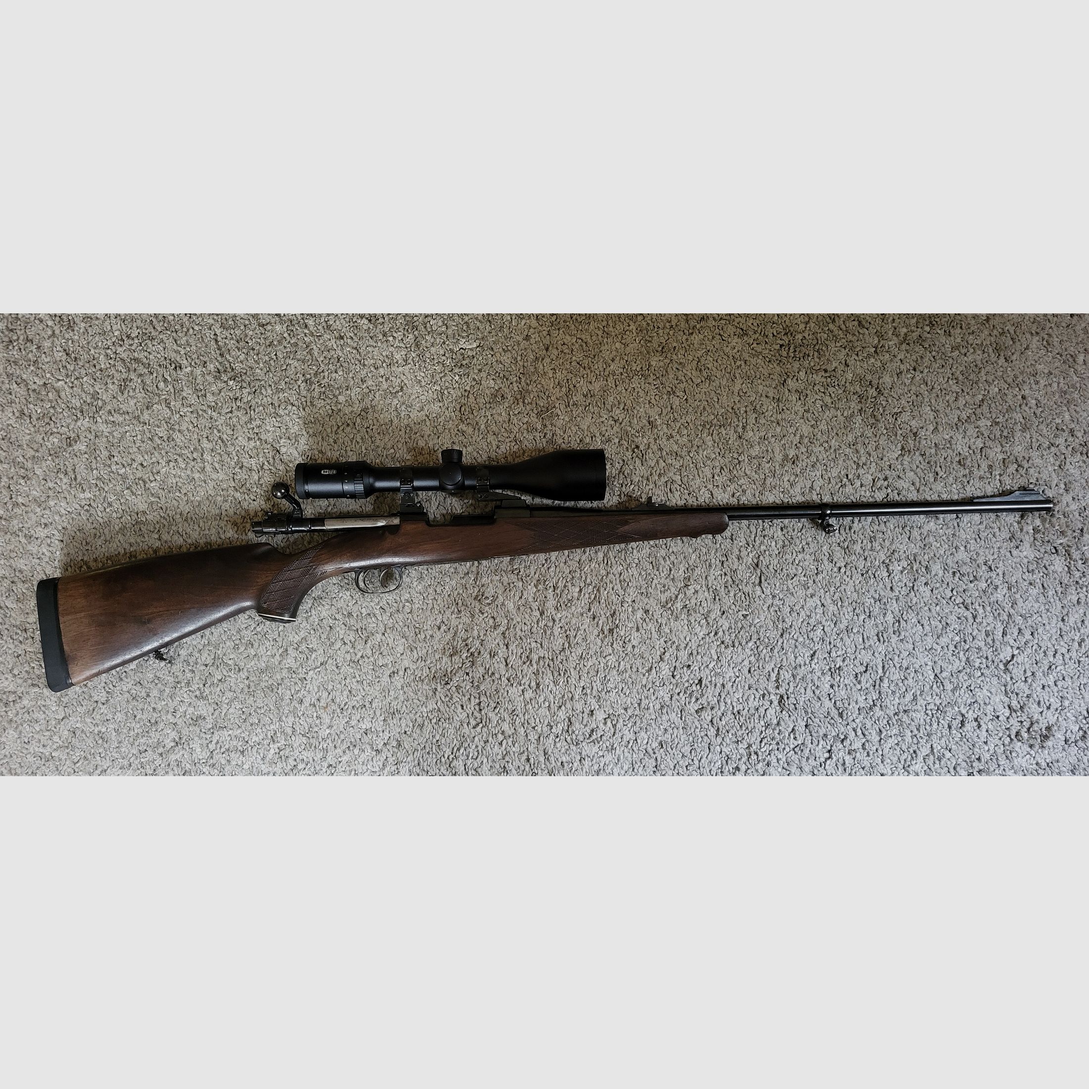 98er Repetierbüchse von Frankonia mit dem Meopta Zielfernrohr Meostar R1 3-12 x 56 RD mit Leuchtpunkt.