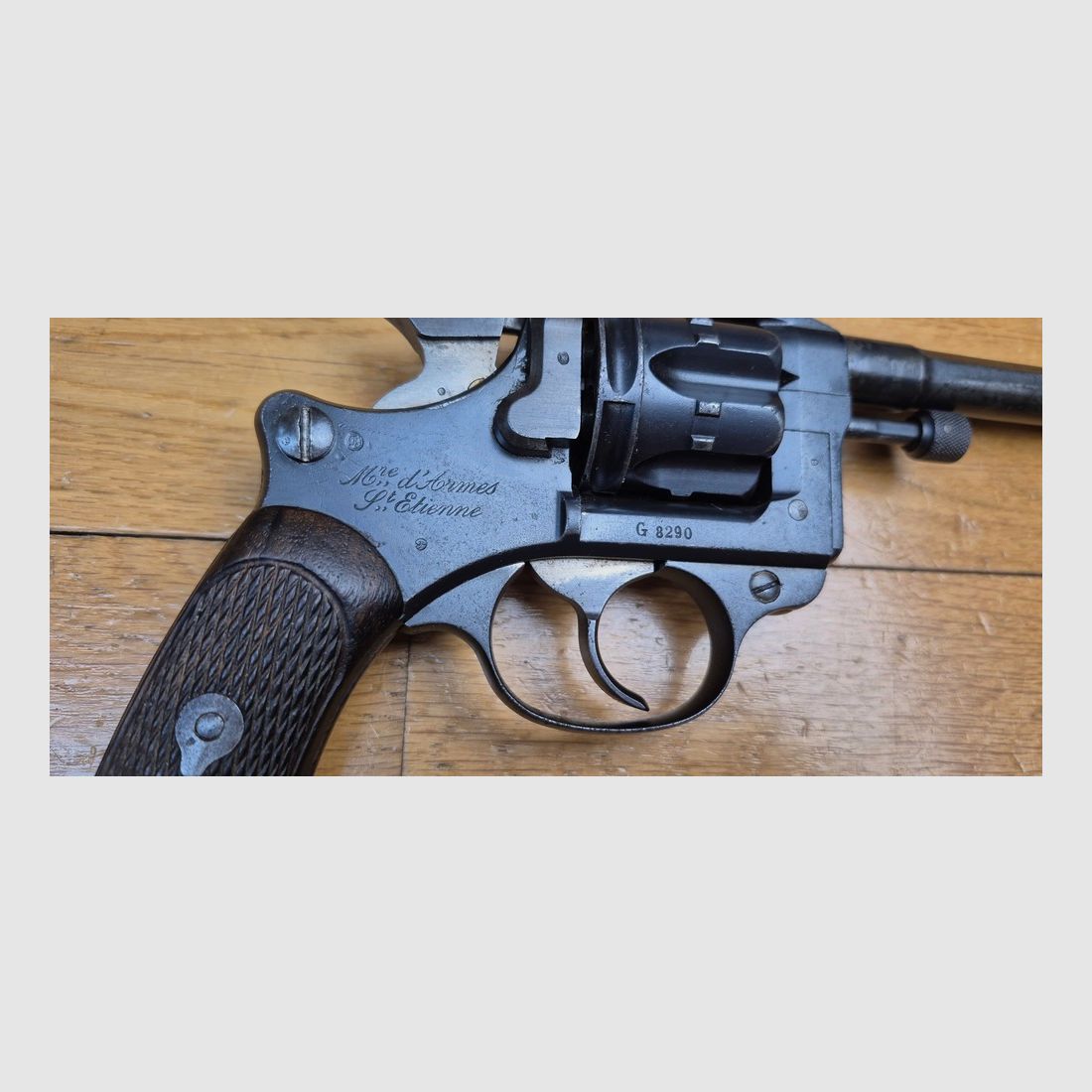 Beautiful service revolver model 1892 – Common but mythical – Apex of the service revolver Made in France – Caliber 8mm92 – Mono-serial – Weapon from 1894 – Beautiful mechanism – Very beautiful barrel – Nice service case included – TBE-, image 5 of 32