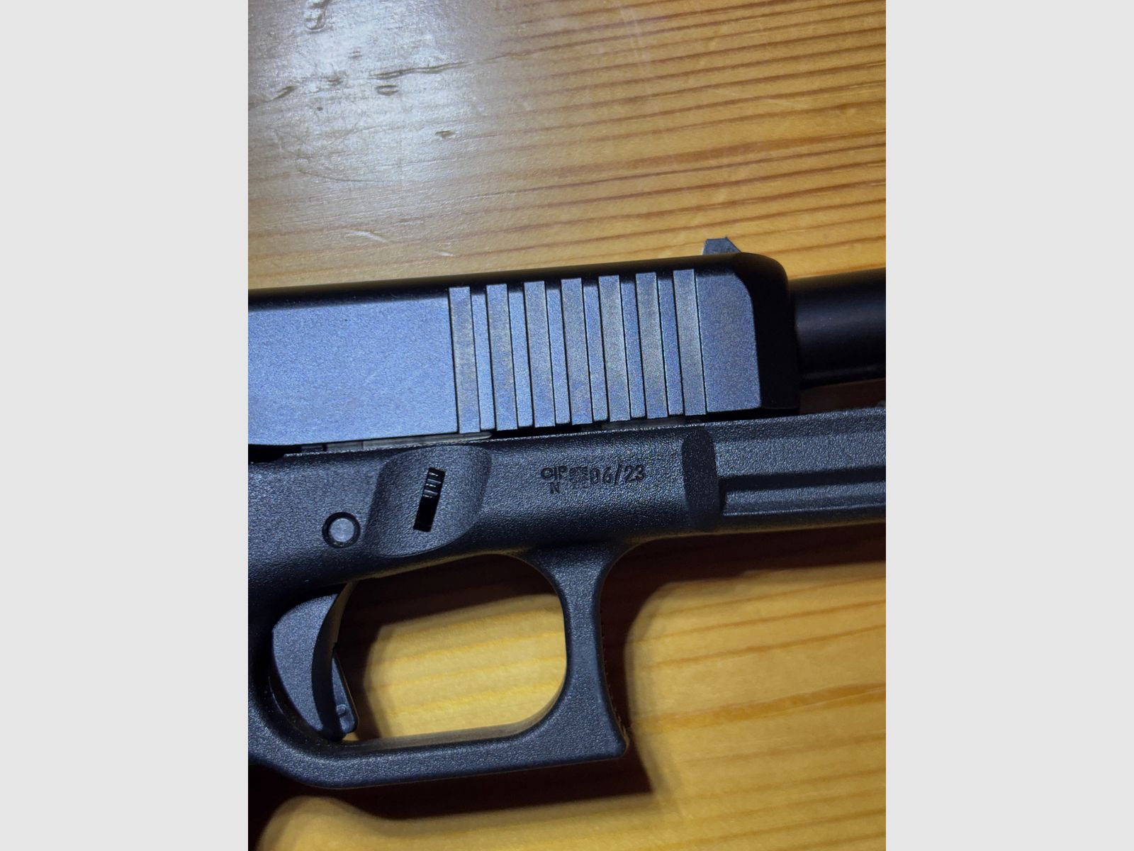 Glock 21 Gen5 MOS .45 ACP – Ungeschossen / Schrankwaffe mit Black Trident Raven Holster 