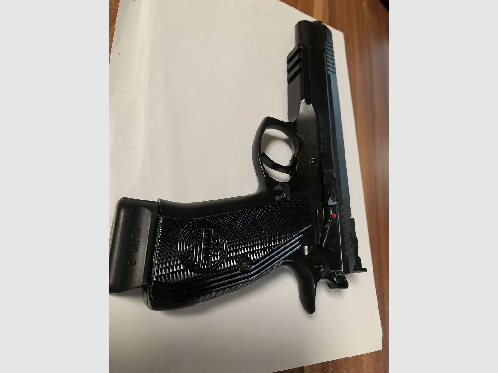 Verkauf halbautomatische Pistole von Haus CZ-Taipan Pro-Tuning und inklusive KK-Pistole, als Geschenk!