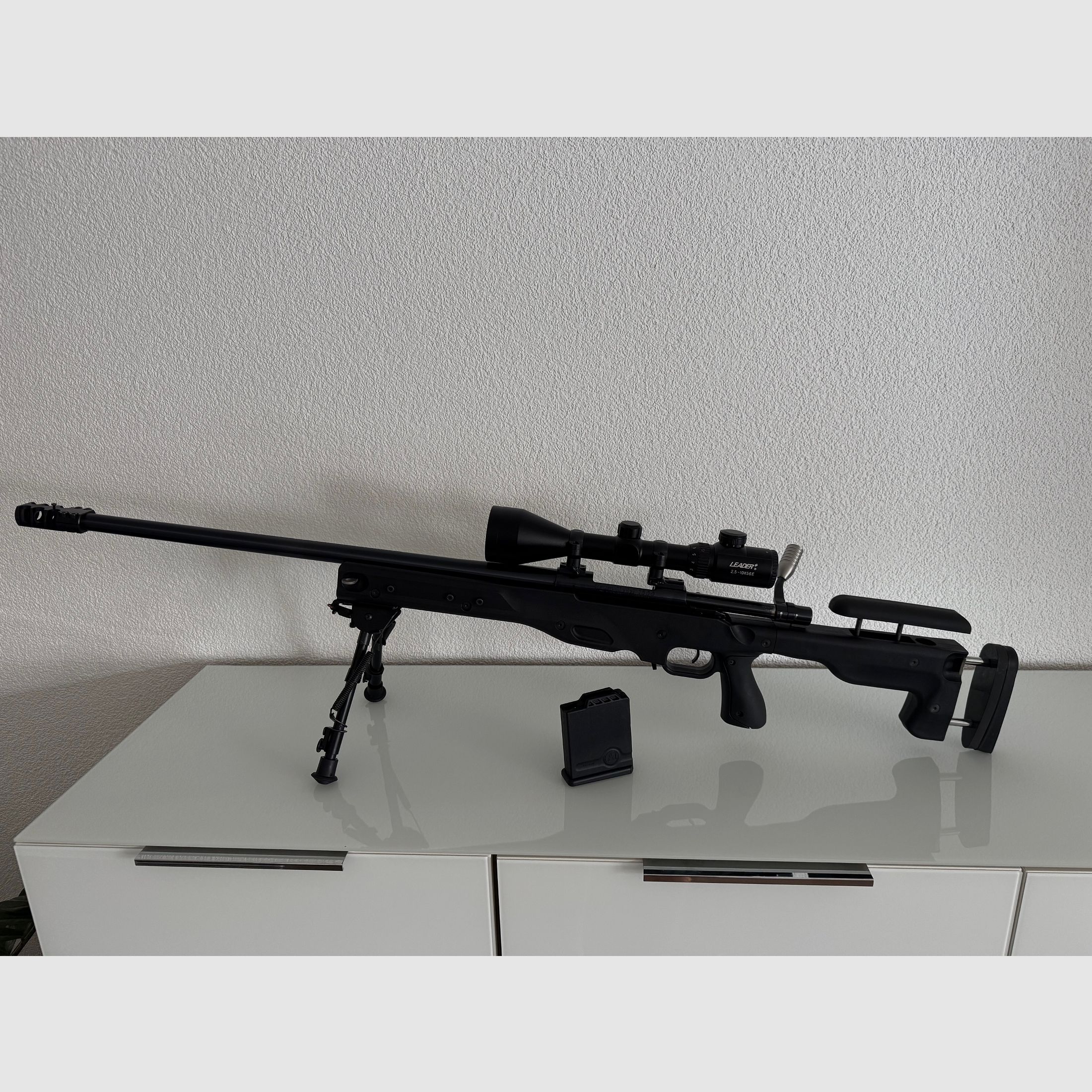 Howa 1500 .223 Rem mit Mündungsbremse und Zweibein Roedale Precison Schaft 