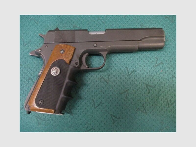 Pistole Norinco 1911 mit Pachmayr Griffschalen 1911A1