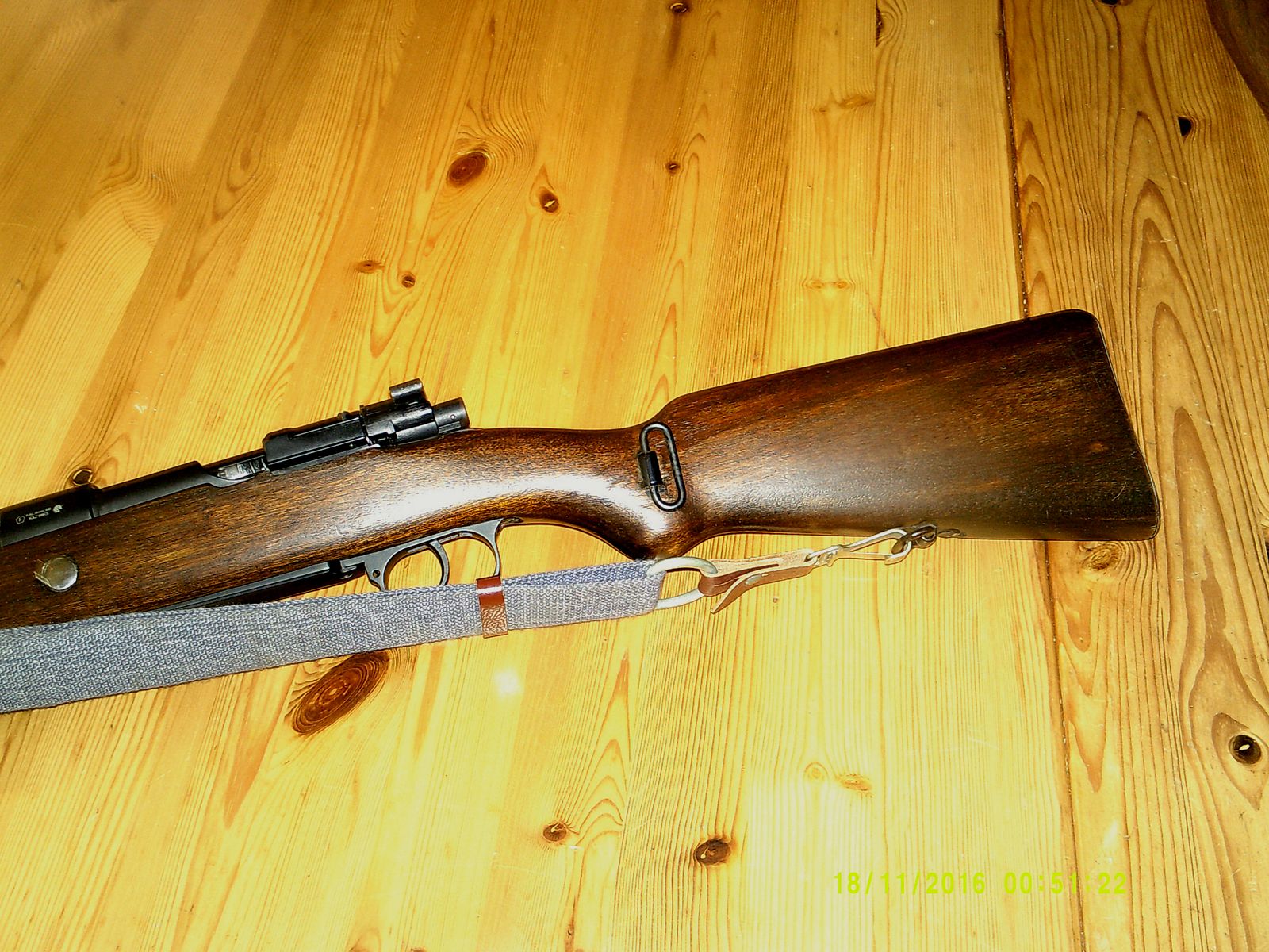 Double Bell Karabiner K 98 Kaliber 6mm BB  mit Holz und Kunststoff-Schaft.