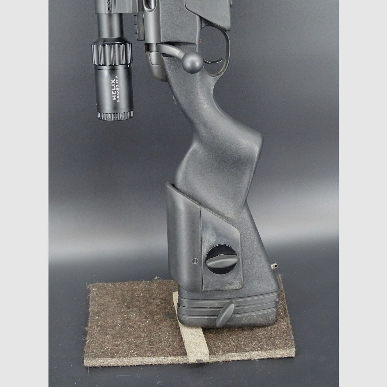 Steyr SSG 04 BJ 2023 calibre .300 Win Mag avec Harris Leupold Element SSG 04