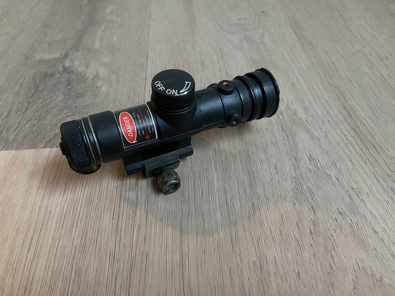 Dipol DN34 Pro z lampą podczerwieni (laser IR)