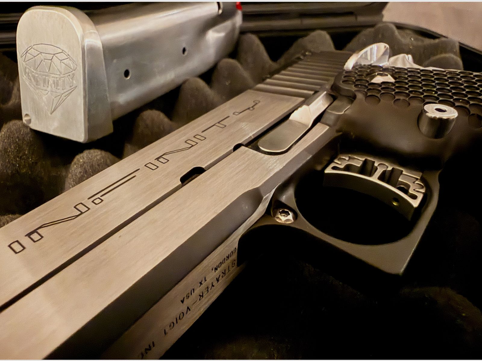 SVI Infinity 2011 .40 S&W – in new condition – IPSC ready