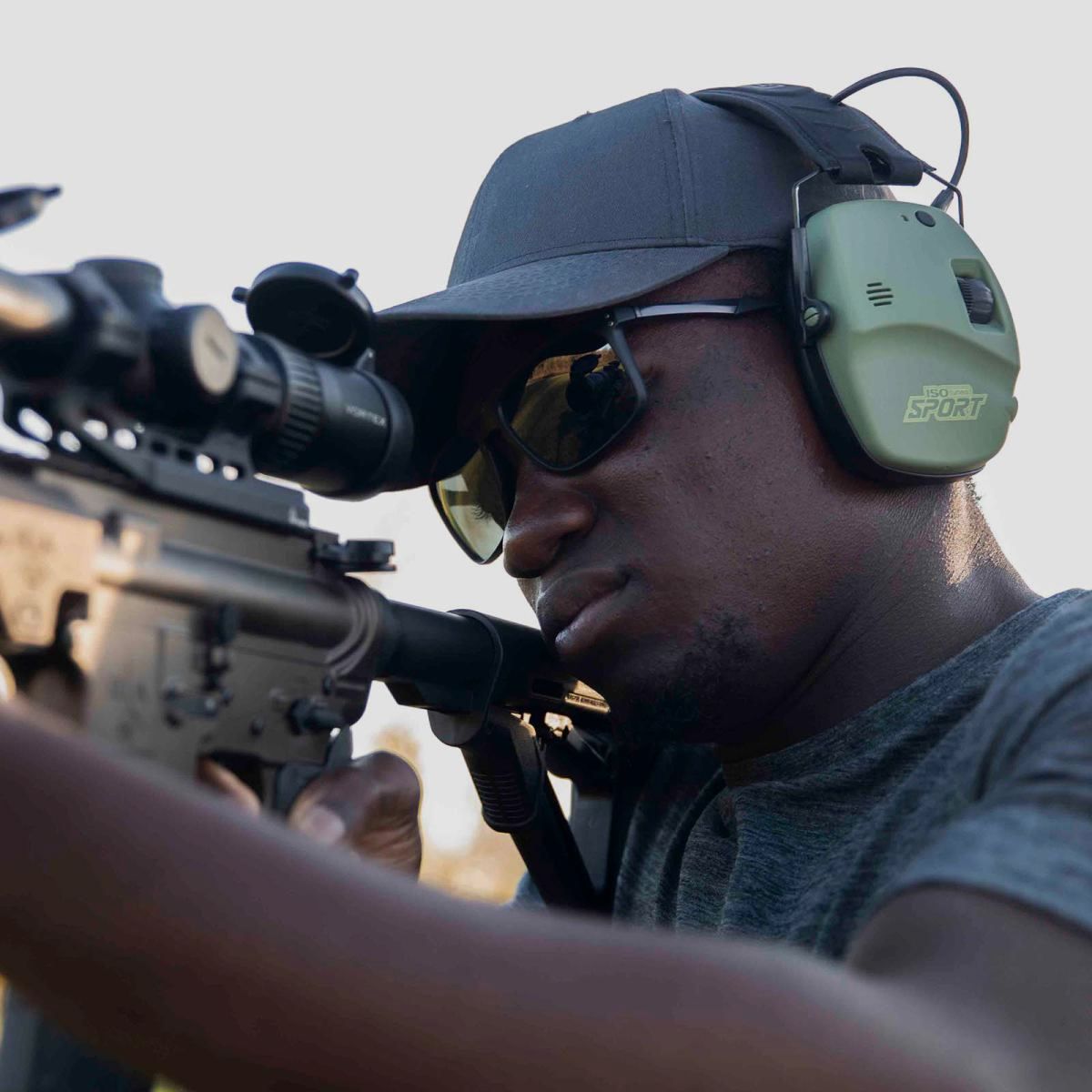 ISOTUNES Sport Defy Slim Protezione Acustica con Bluetooth / Verde