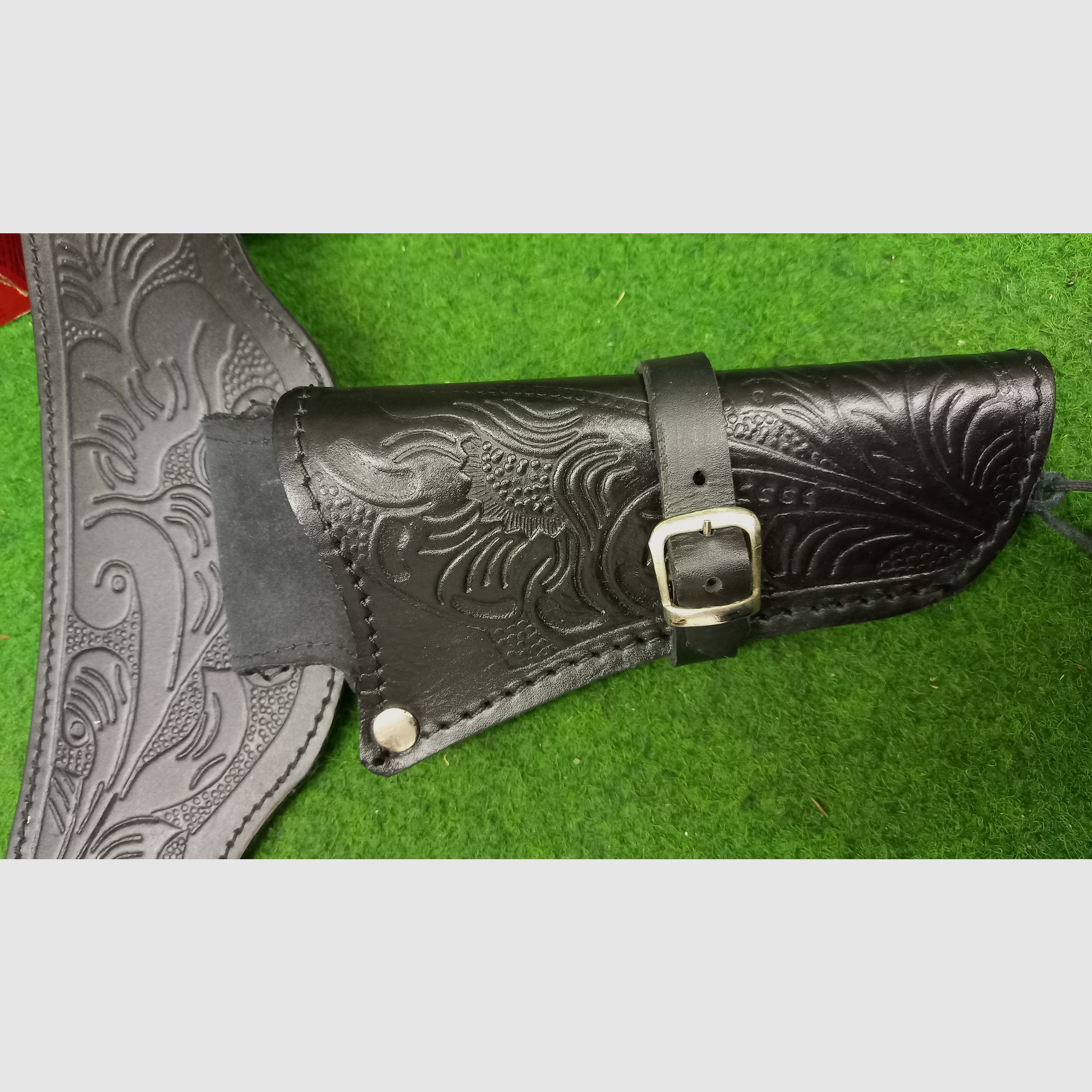 Sehr schöner langer Leder Westerngürtel mit Halfter 