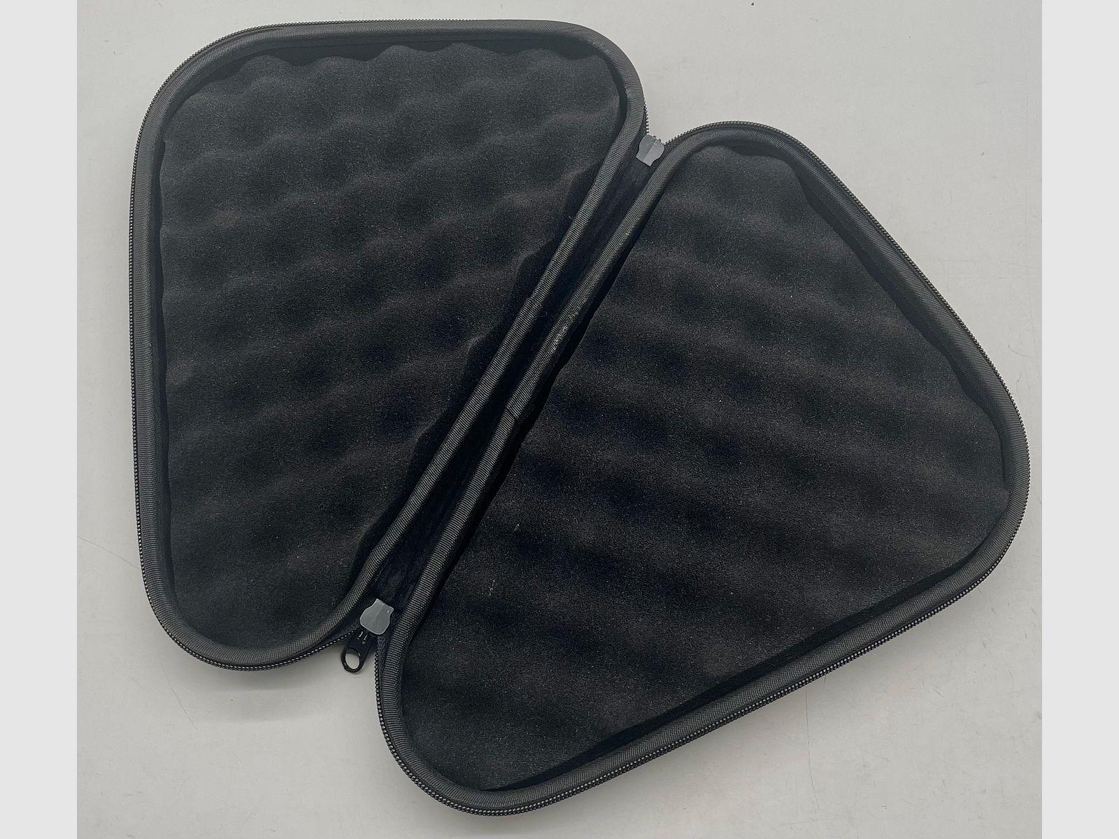 <Pistol case made of EVA 33 cm