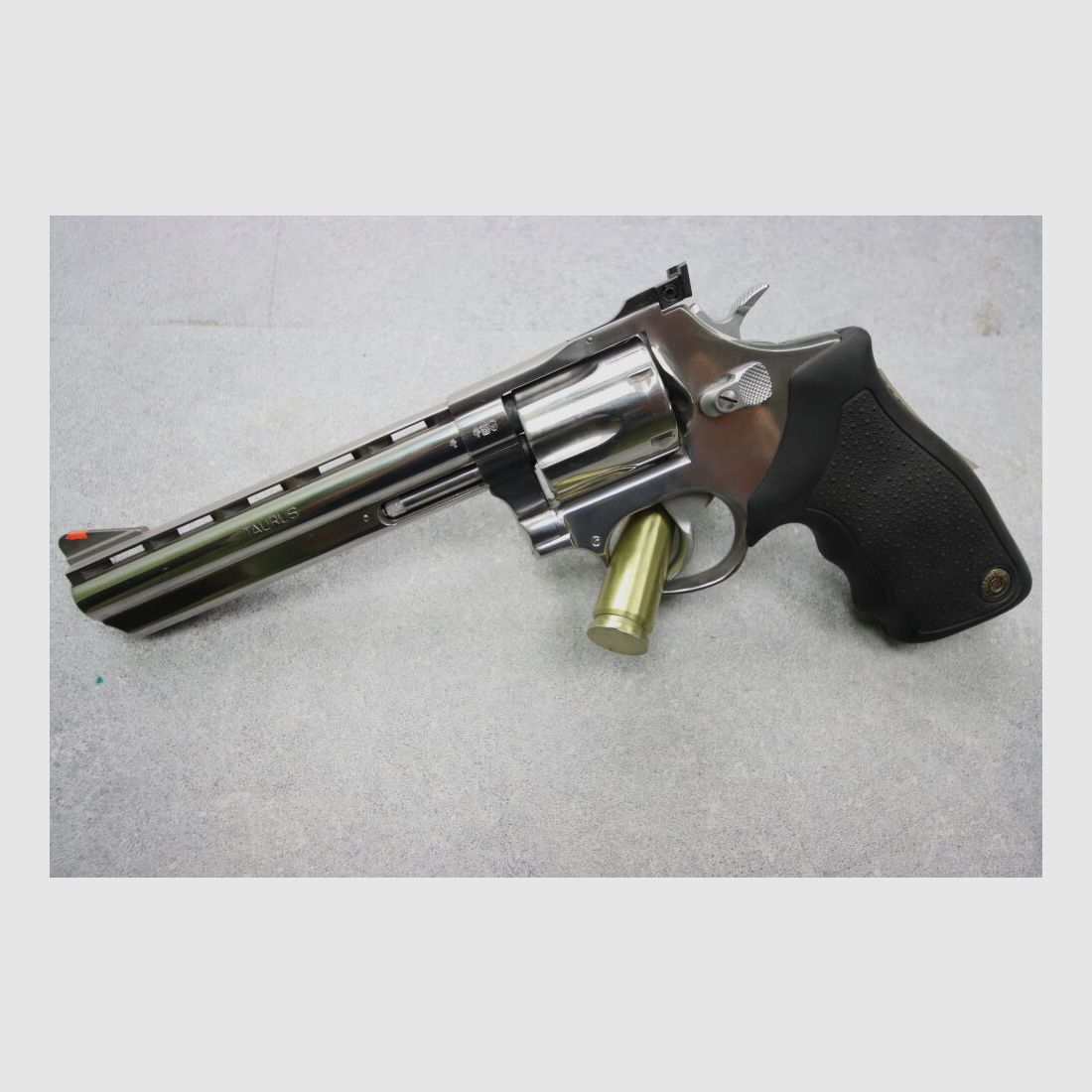 Taurus 689