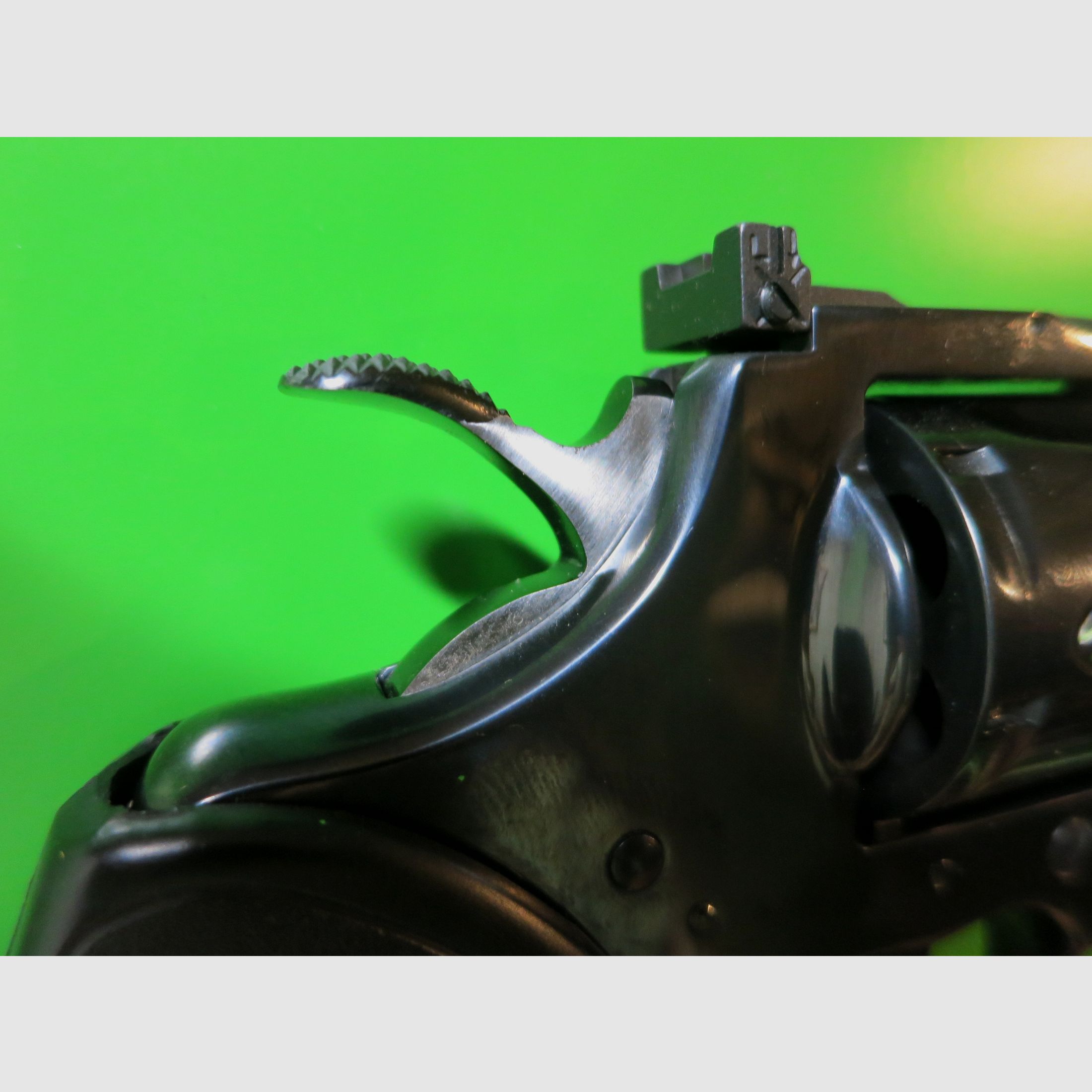 1985 COLT PYTHON, Royal Blue, .357 Magnum, 6" barrel, rubber sport grip #19-