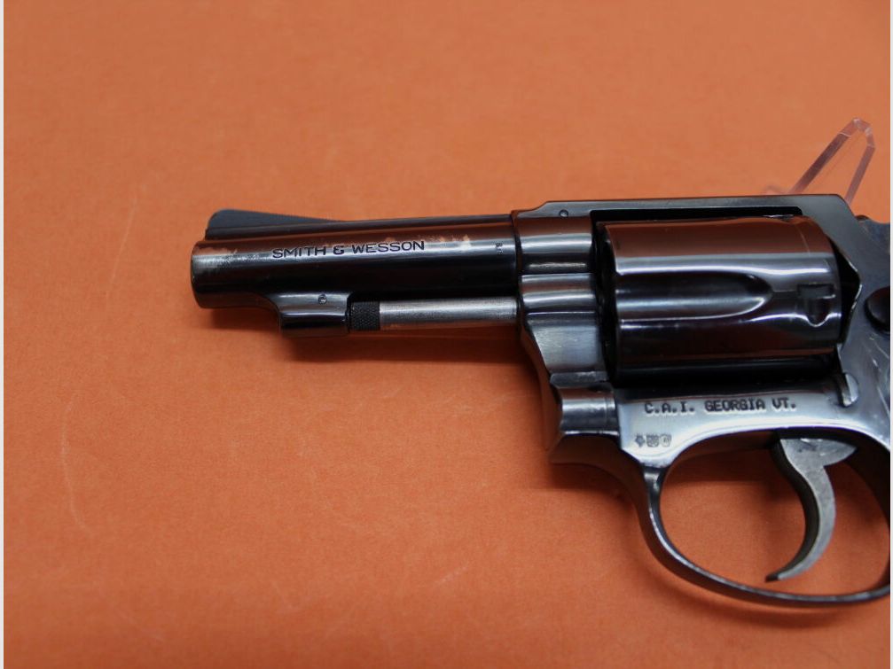 Smith & Wesson Revolver .38 Special Smith & Wesson/ S&W 36 Chiefs Special blued, 3" barrel/ wooden grip used weapon