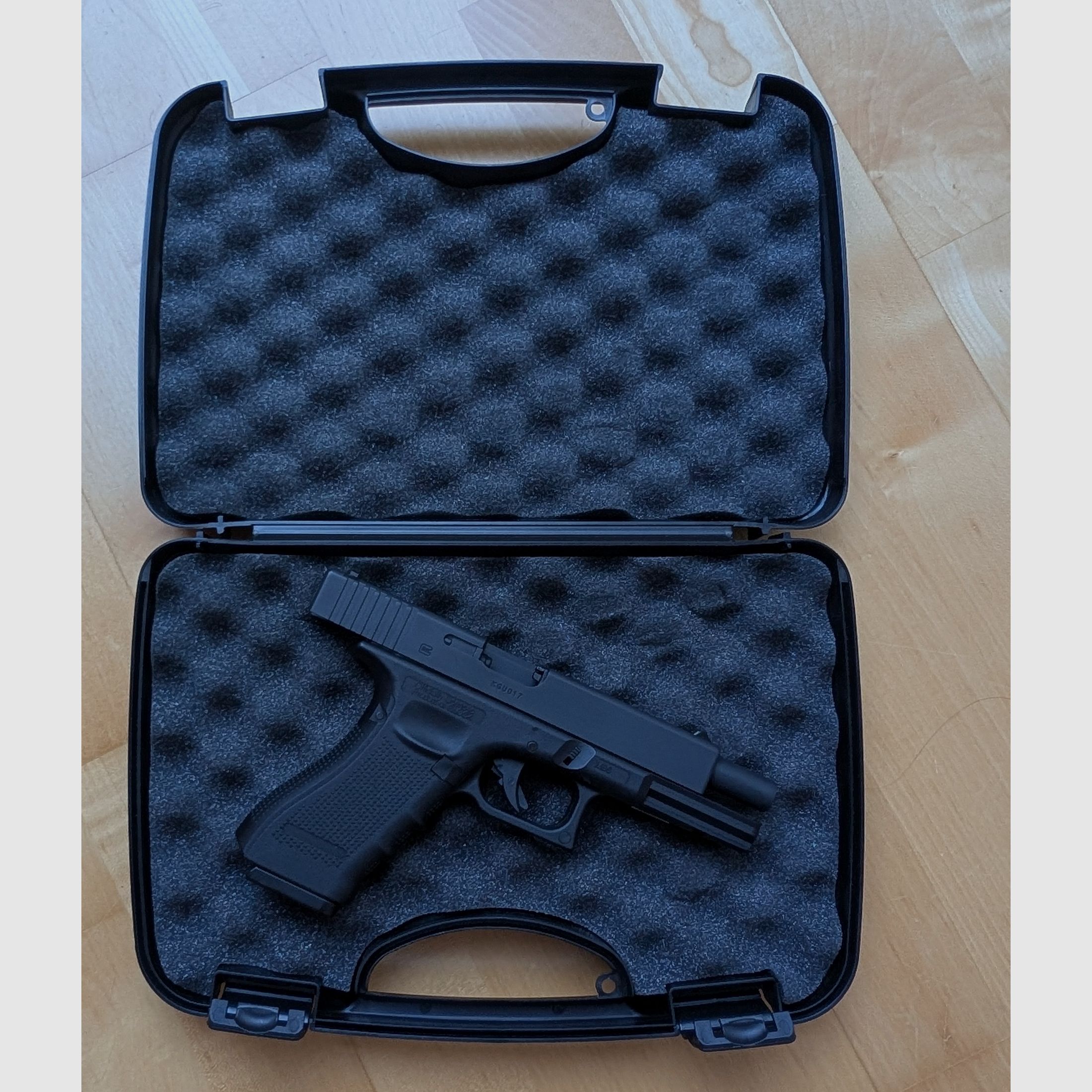 Glock 17 Gen. 4 Airsoft mit Metallschlitten CO2 BlowBack 6mm BB schwarz