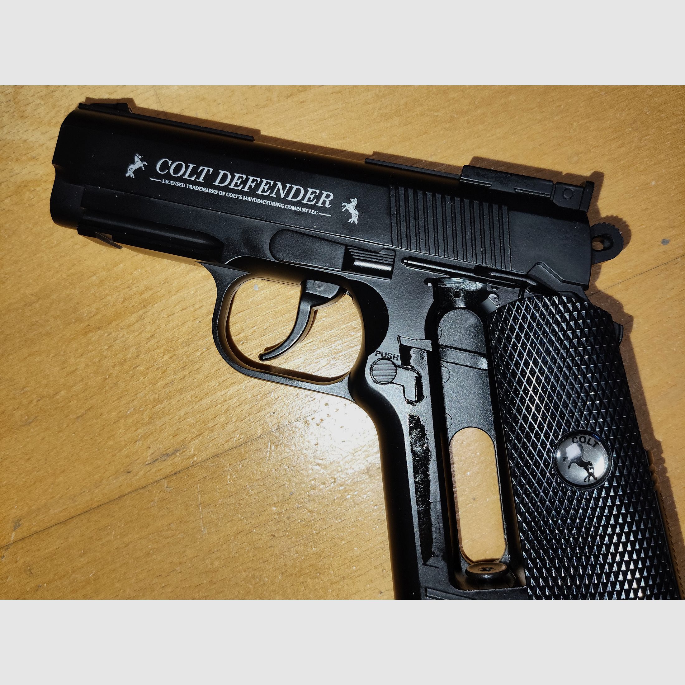 Colt Defender 4,5 mm BB Co2-Pistole