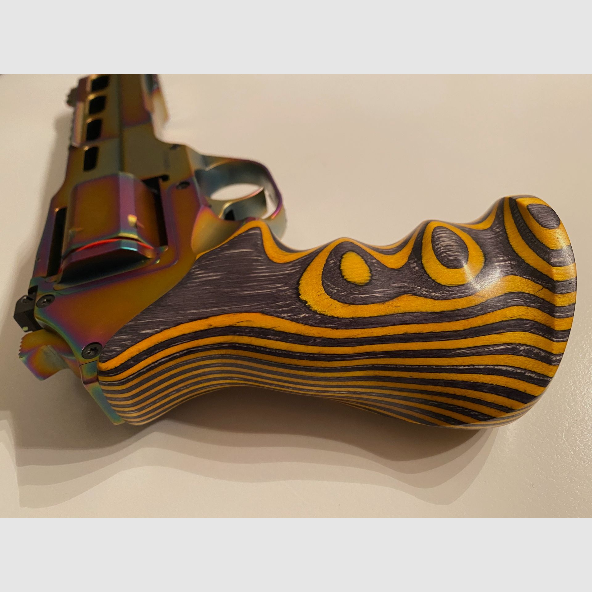 Sonderedition FORM RIFLE STOCKS Target Griff für Revolver Chiappa Rhino Yellow Laminate