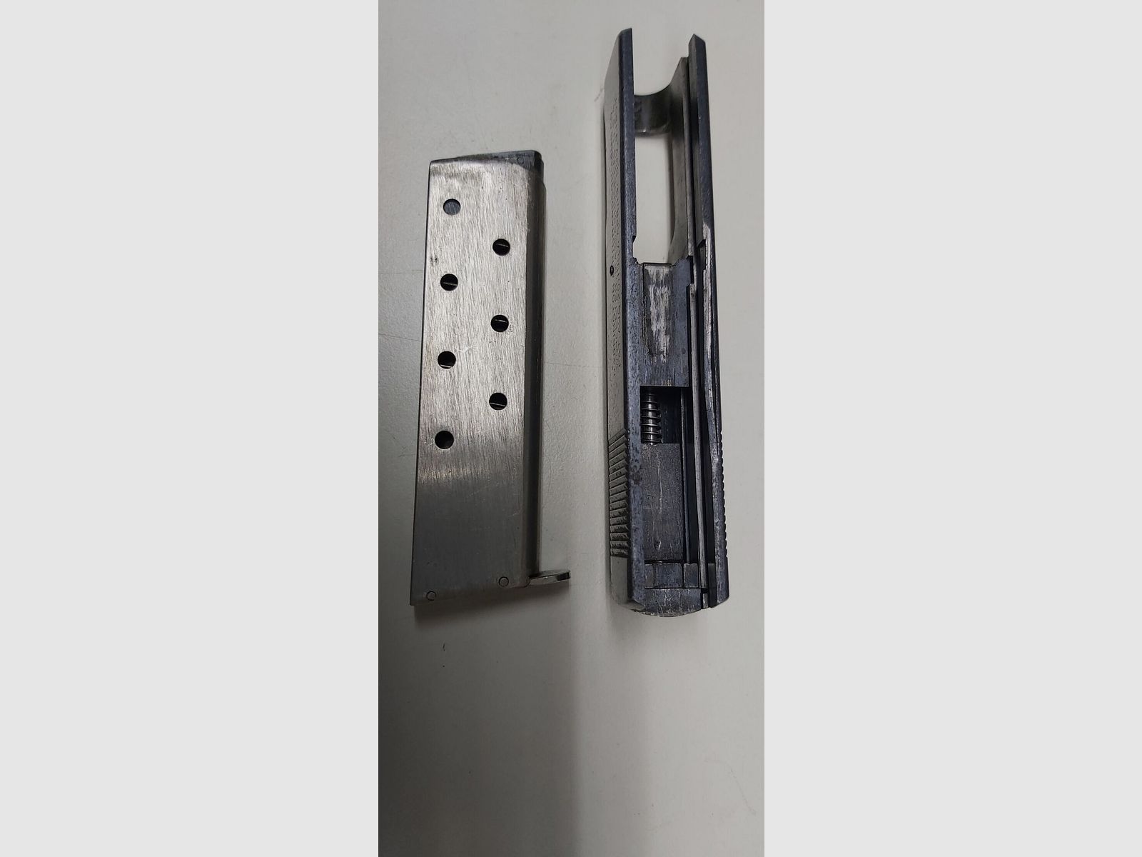 Harrington & Richardson Arms Co Zelfladend