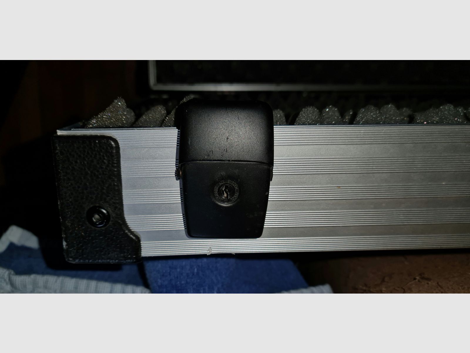 Valigia per fucile in alluminio con serratura