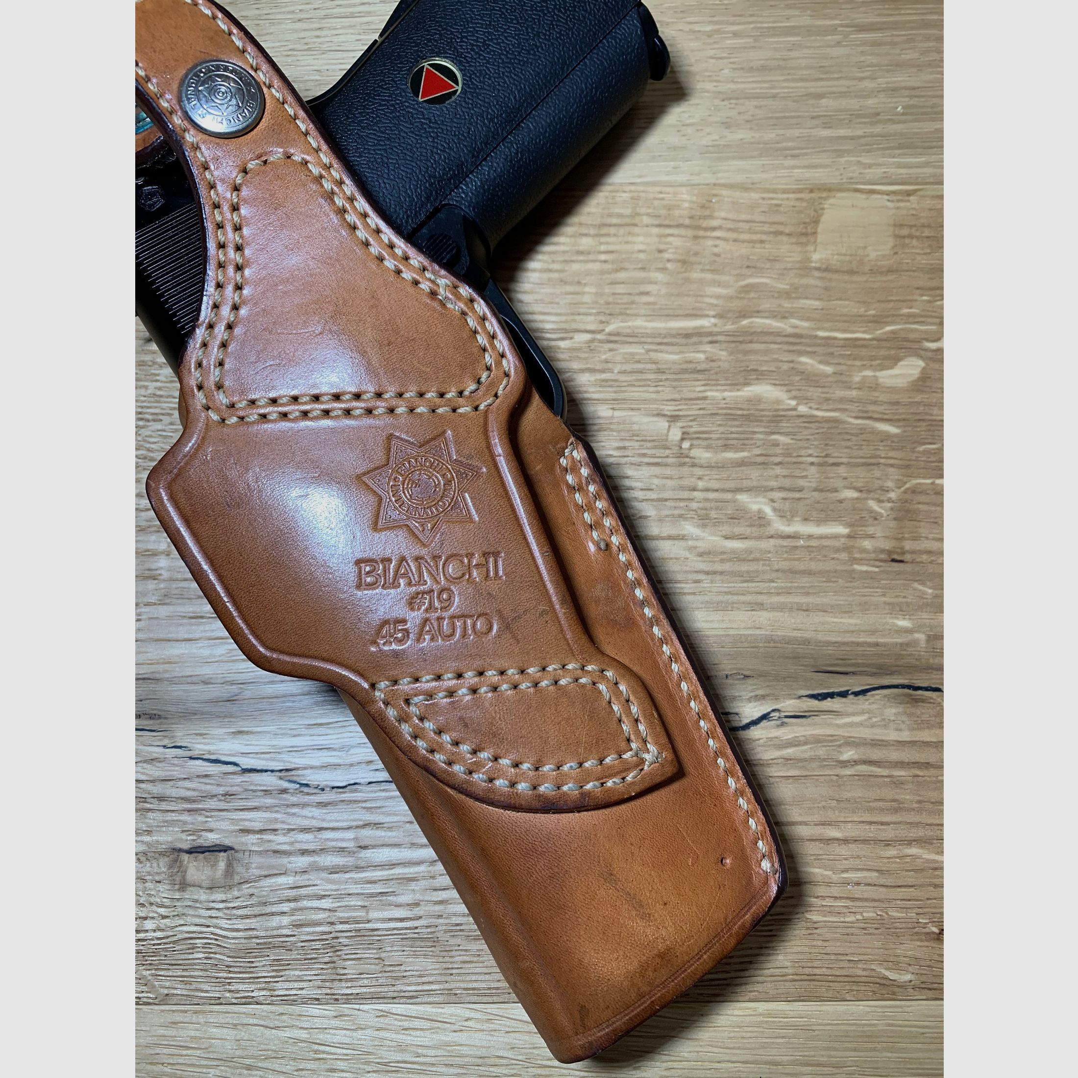 Bianchi # 19 Lederholster .45 Auto passend für das Mod. 1911, OHNE Pistole