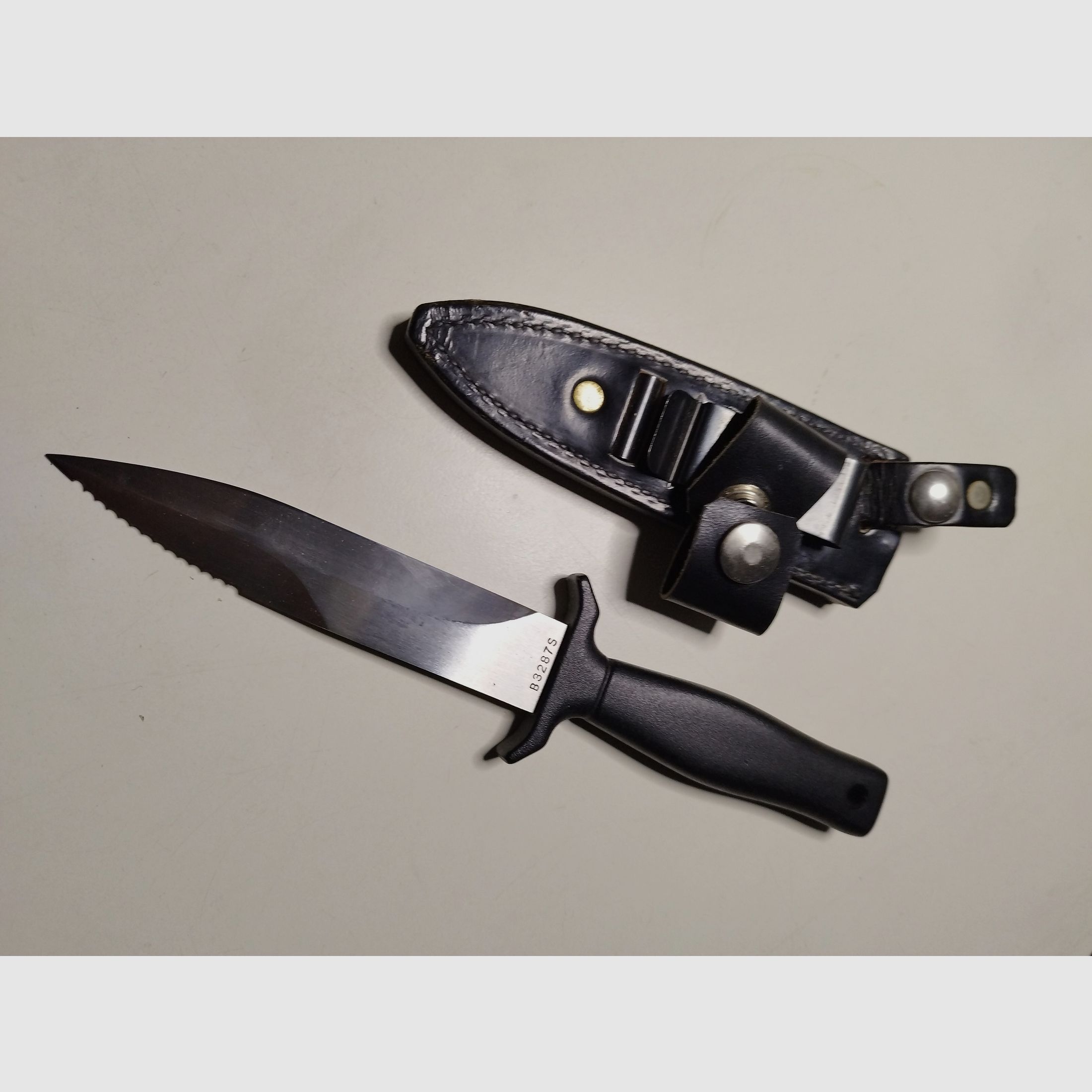 Coltello di alta qualità GERBER COMMAND 1 con fodero in pelle con clip