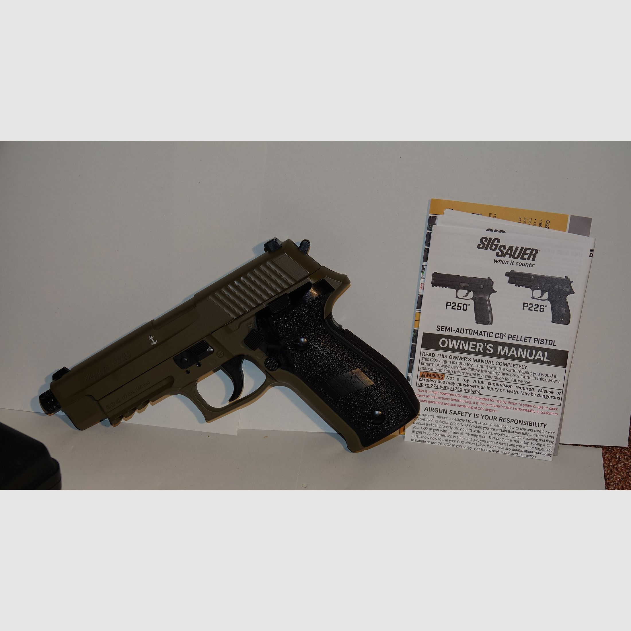  SigSauer P226 CO2 Pistool BlowBack in zeldzaam TAN BEIGE / DARK Earth als nieuw