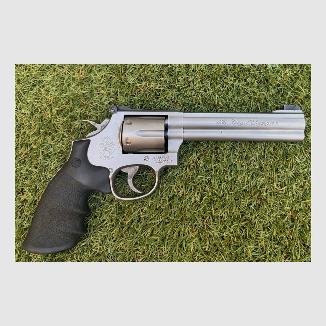 Smith & Wesson 686 Target Champion z gumowymi uchwytami .357Mag