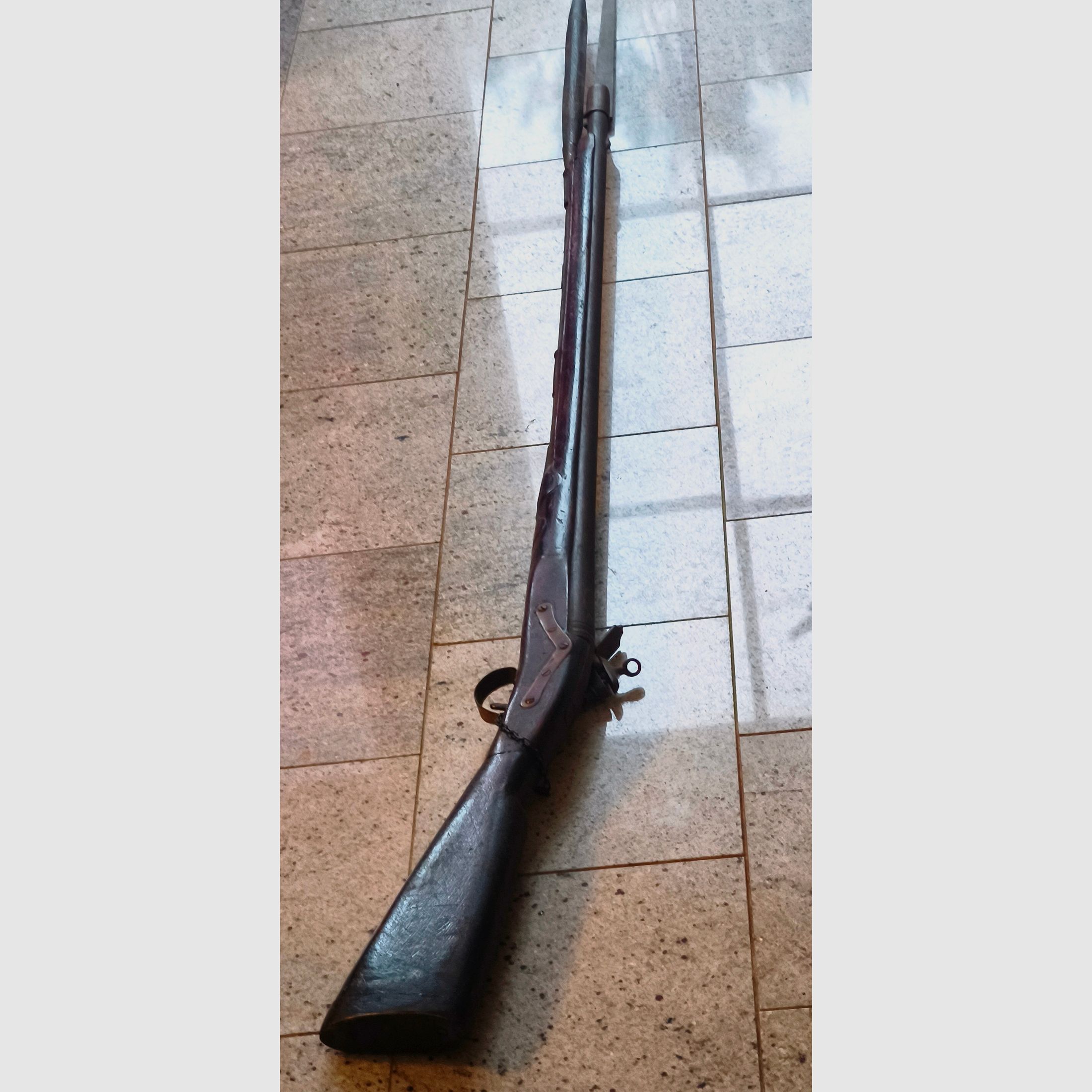Steinschlossgewehr mit Bajonett und Puntze