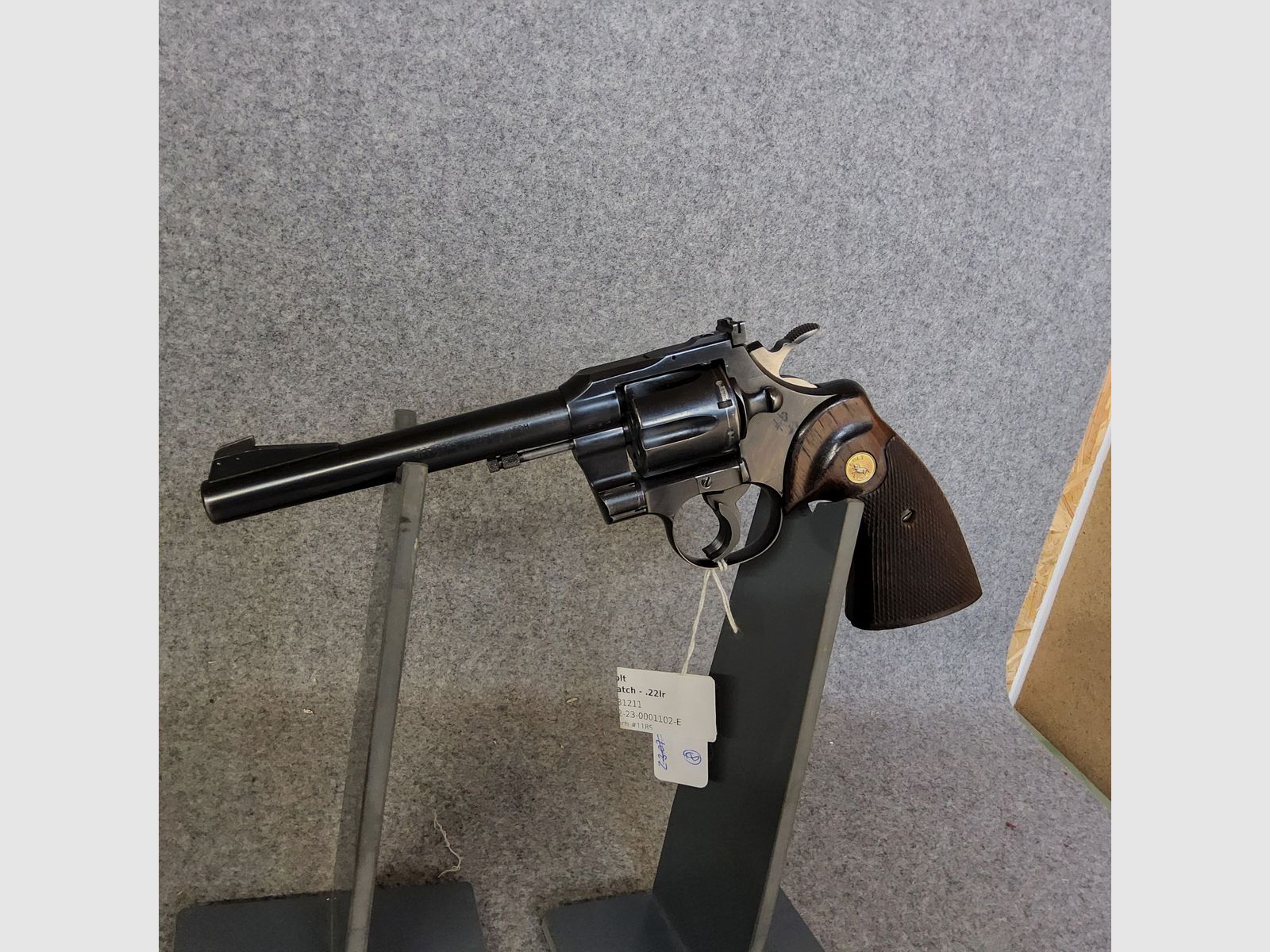 Colt	 Oficerski Mecz