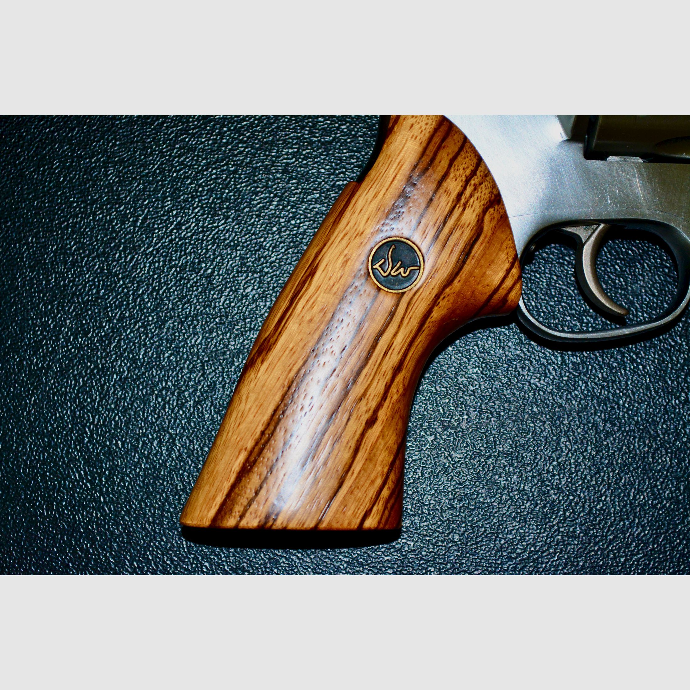 RARIDAD DAN WESSON 744 VH, 6 ' y 8 ' pulgadas de cañón en la maleta!