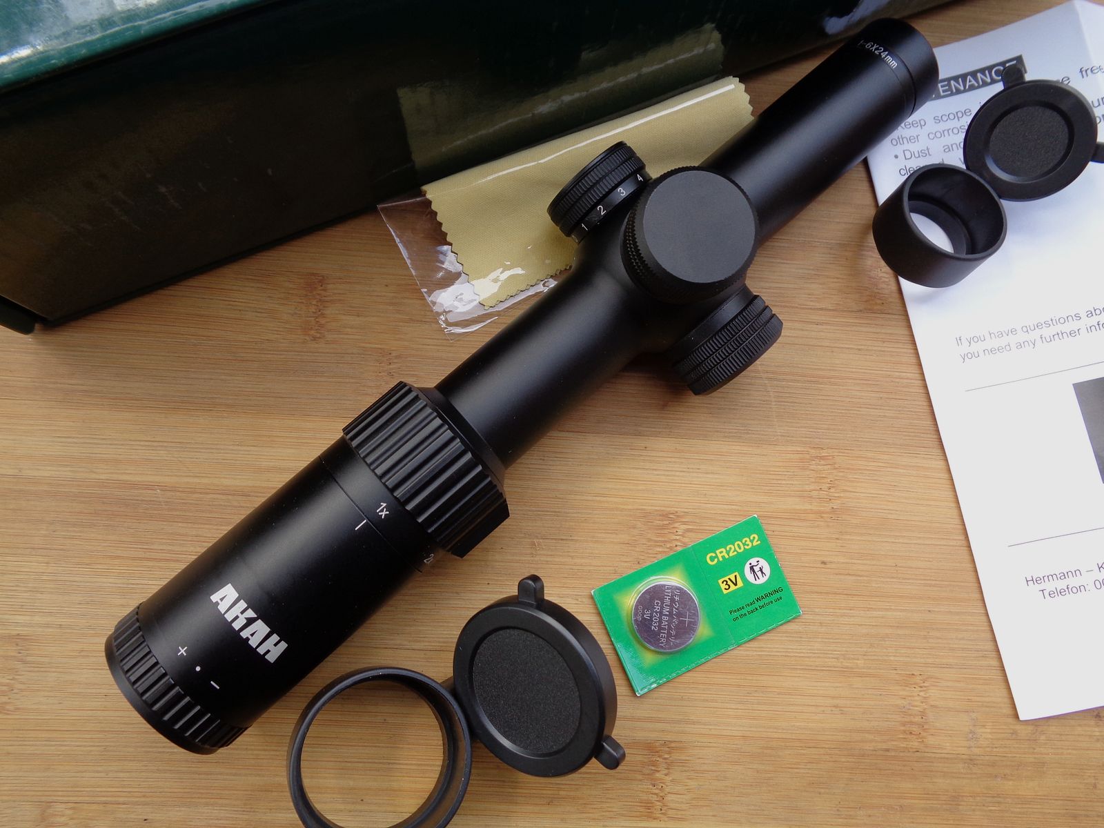 Drückjagd Zielfernrohr AKAH 1-6x24 LA Leuchtabsehen 4 LP ohne Schiene 30 mm inkl. FLIP-UP Covers
